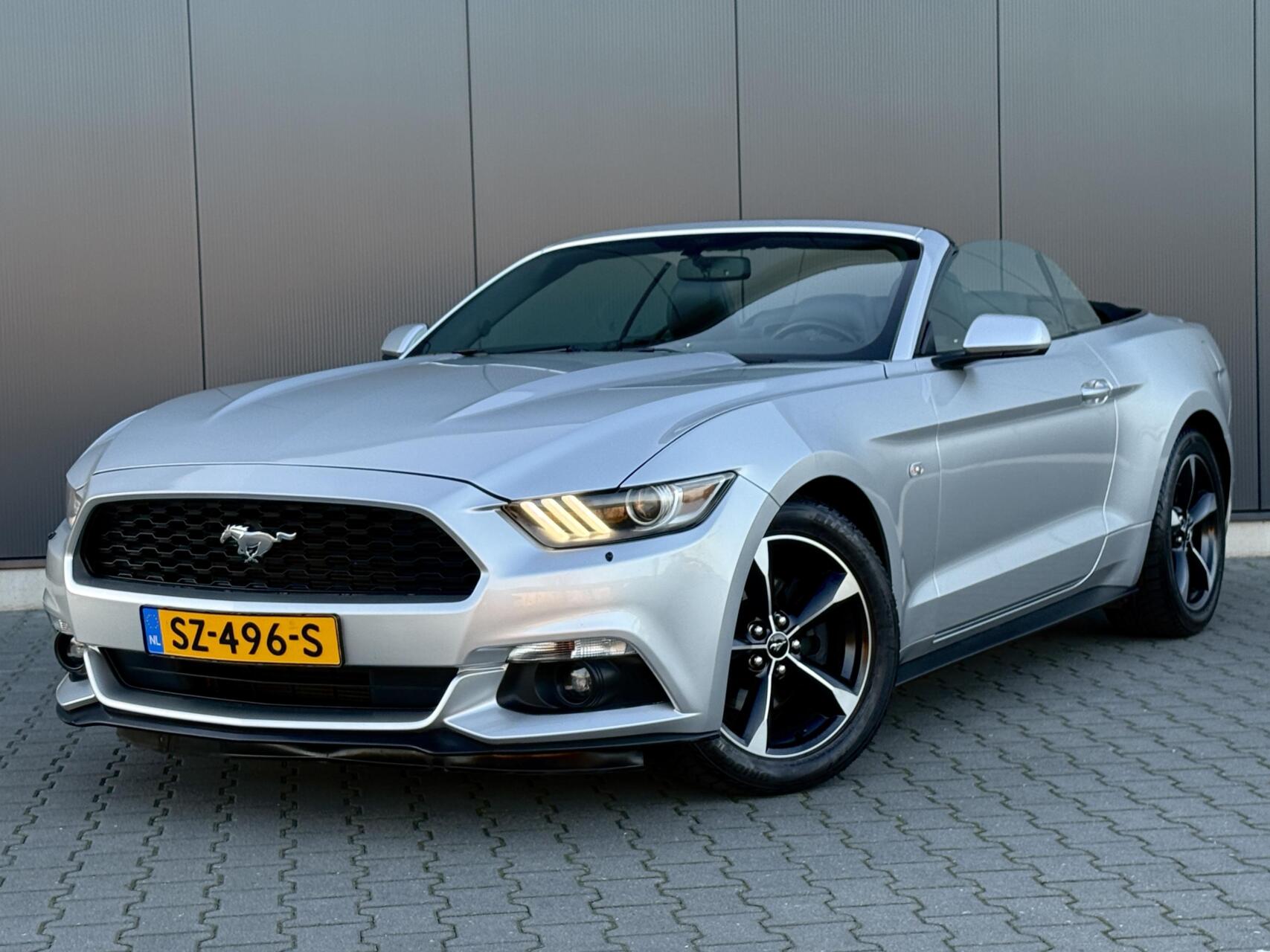Ford Mustang Convertible 3.7 V6 Leder - Camera -Nette Auto - Camera 2015 - voorkant