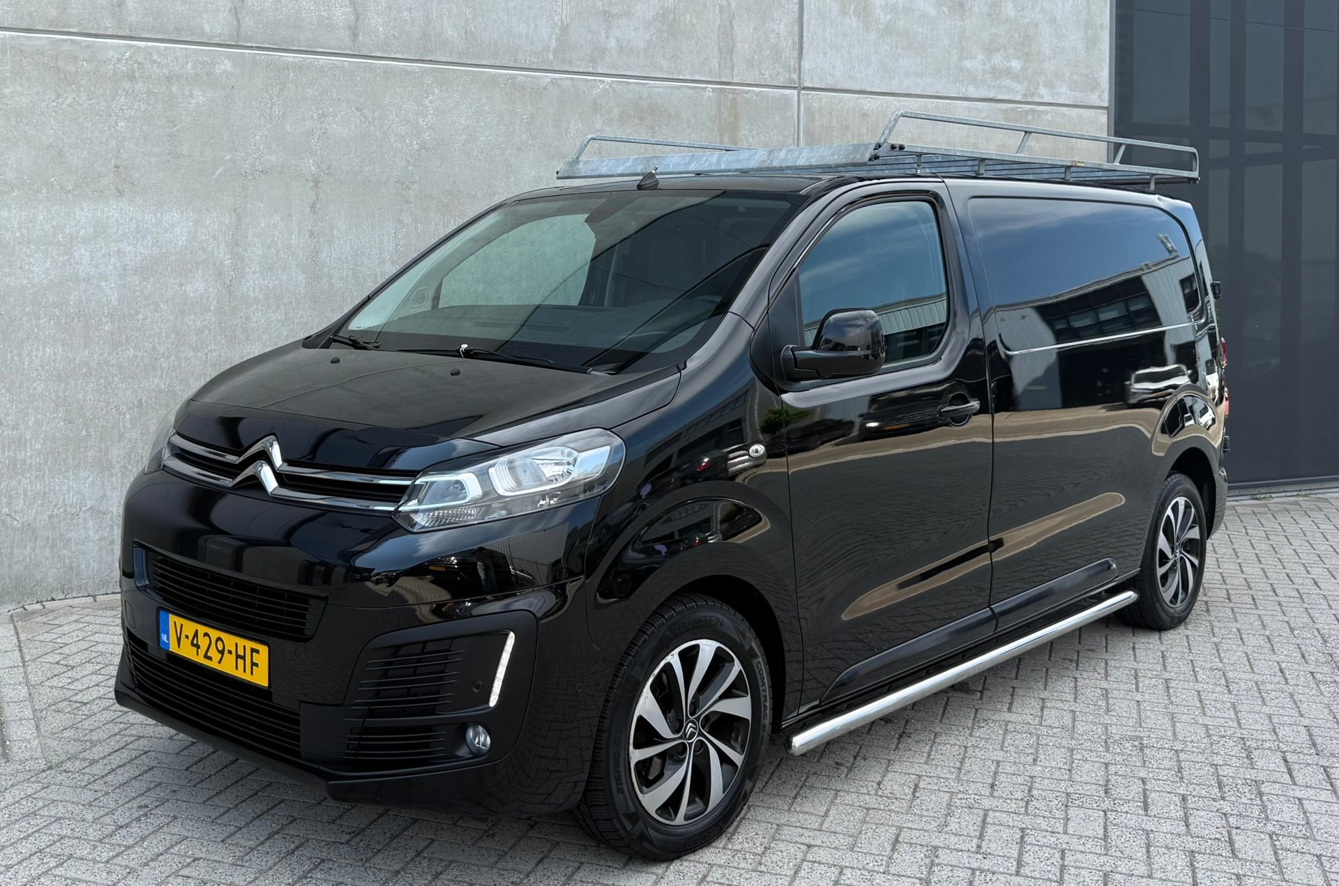Citroen Jumpy 2.0 BlueHDI 120 Business M S&S Zwart 2017 EU6 2017 - voorkant