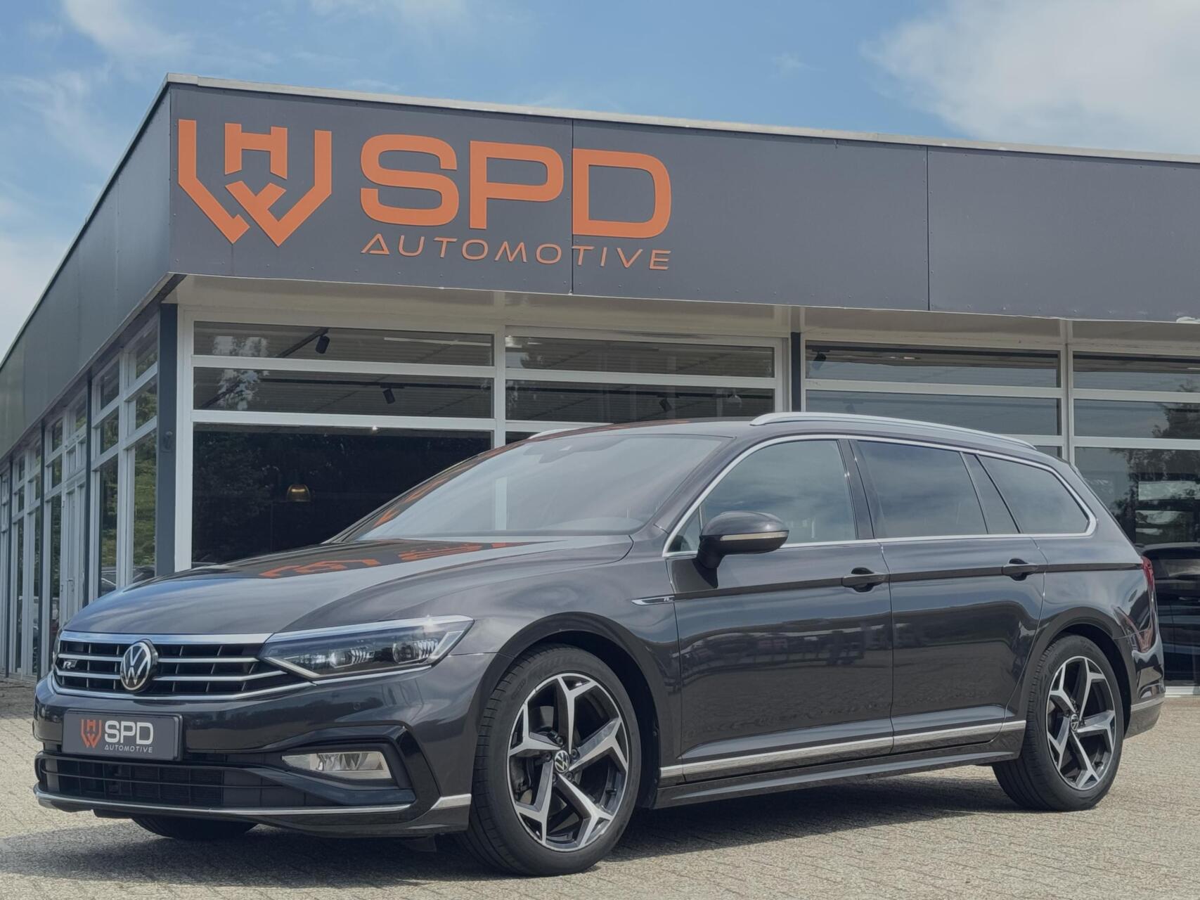 Volkswagen Passat 2.0TSI R-Line Business +|IQ|Trekha 2021 - voorkant