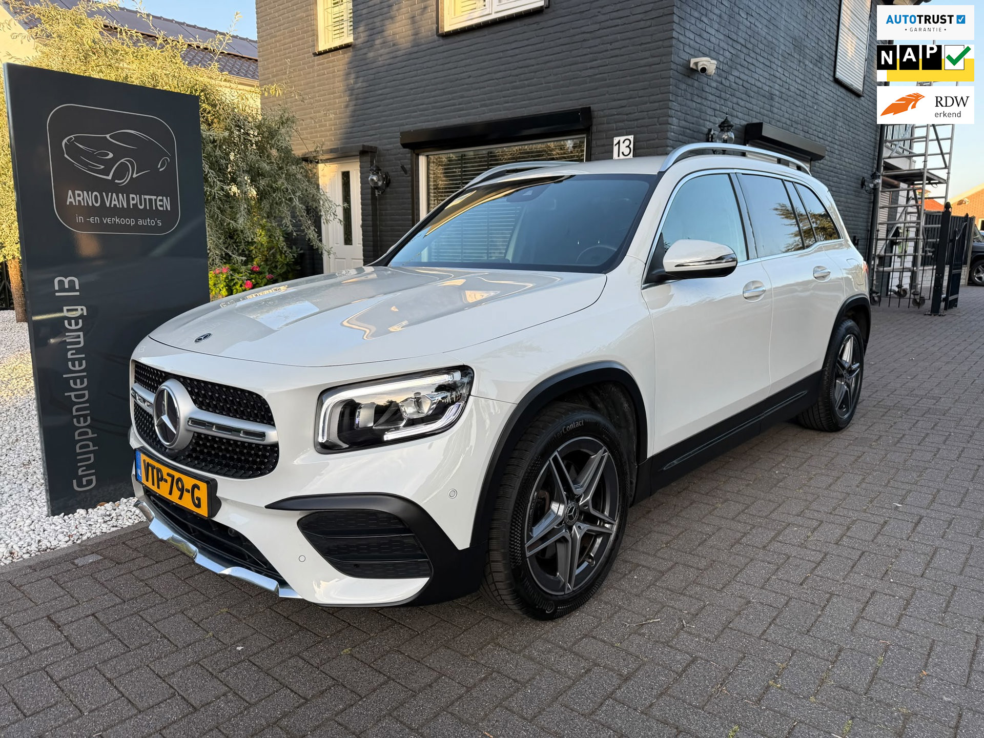 Mercedes-Benz GLB 200 D / Grijs kenteken / AMG Line 2023 - voorkant