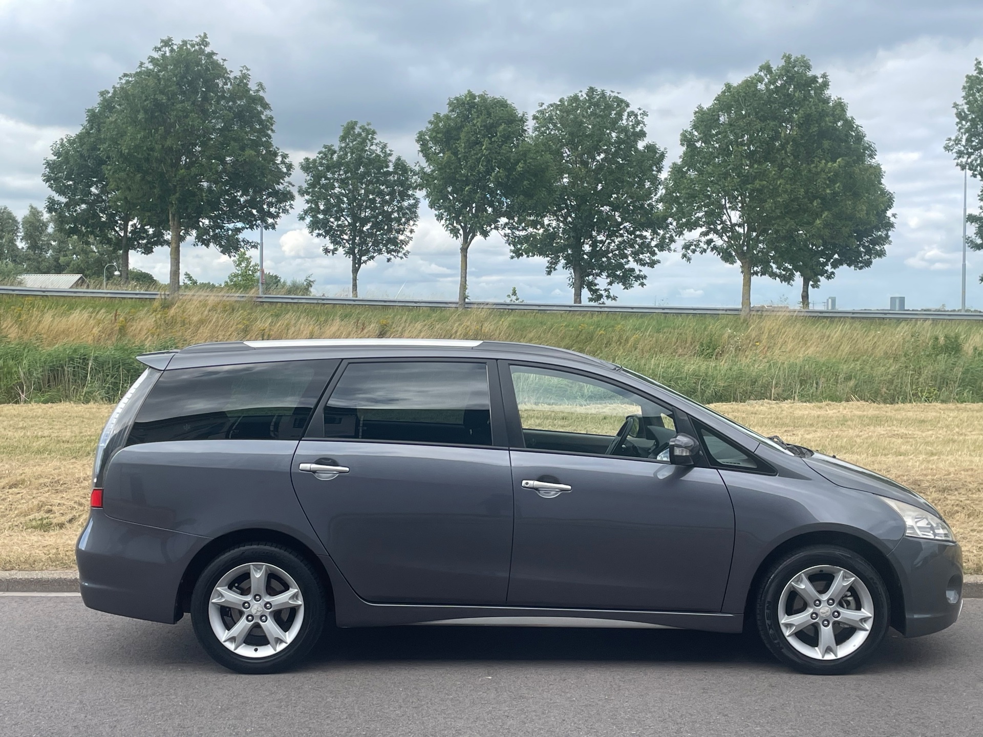 Foto van Mitsubishi Mitsubishi Grandis