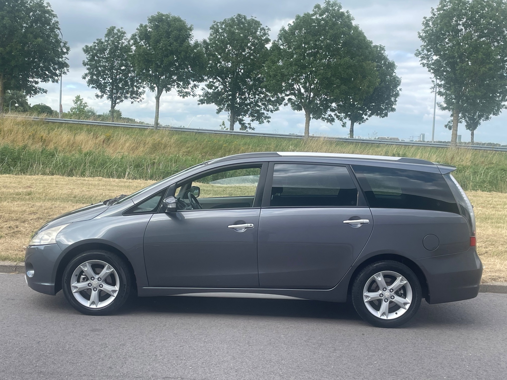 Foto van Mitsubishi Mitsubishi Grandis
