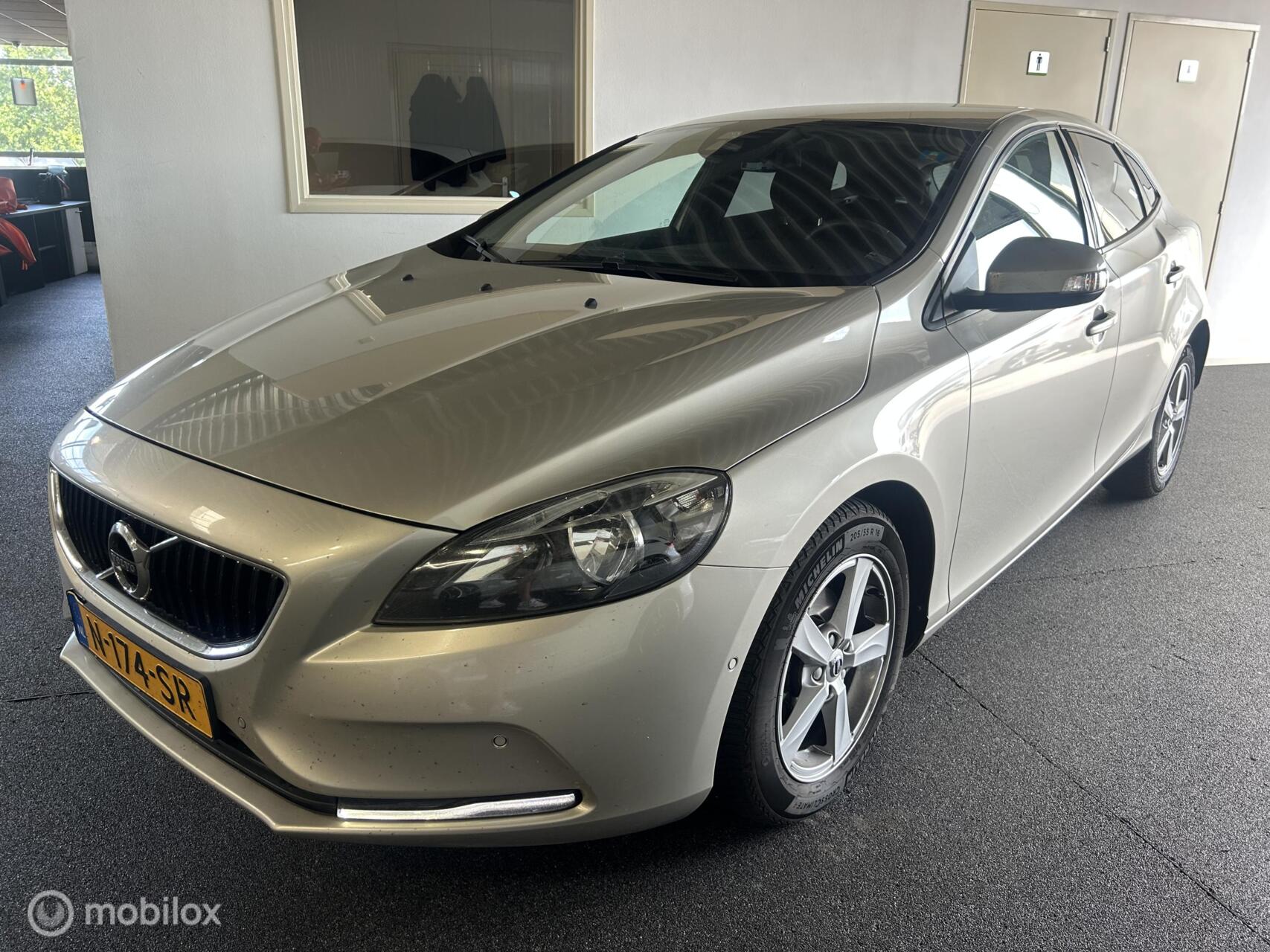 Volvo V40 2.0 D2 [ excellent condition! ] 2016 - voorkant