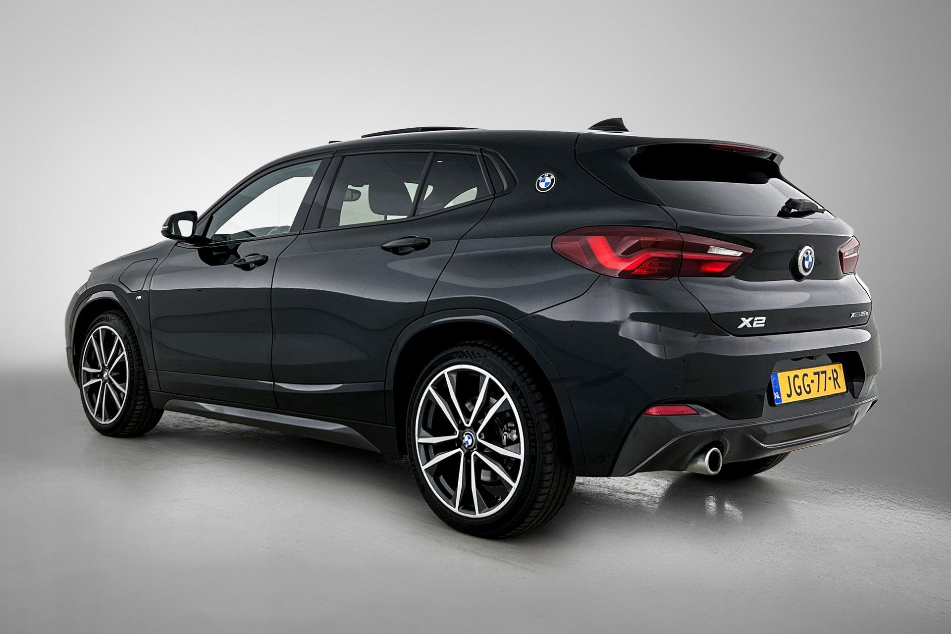 Foto van BMW X2 Xdrive25e