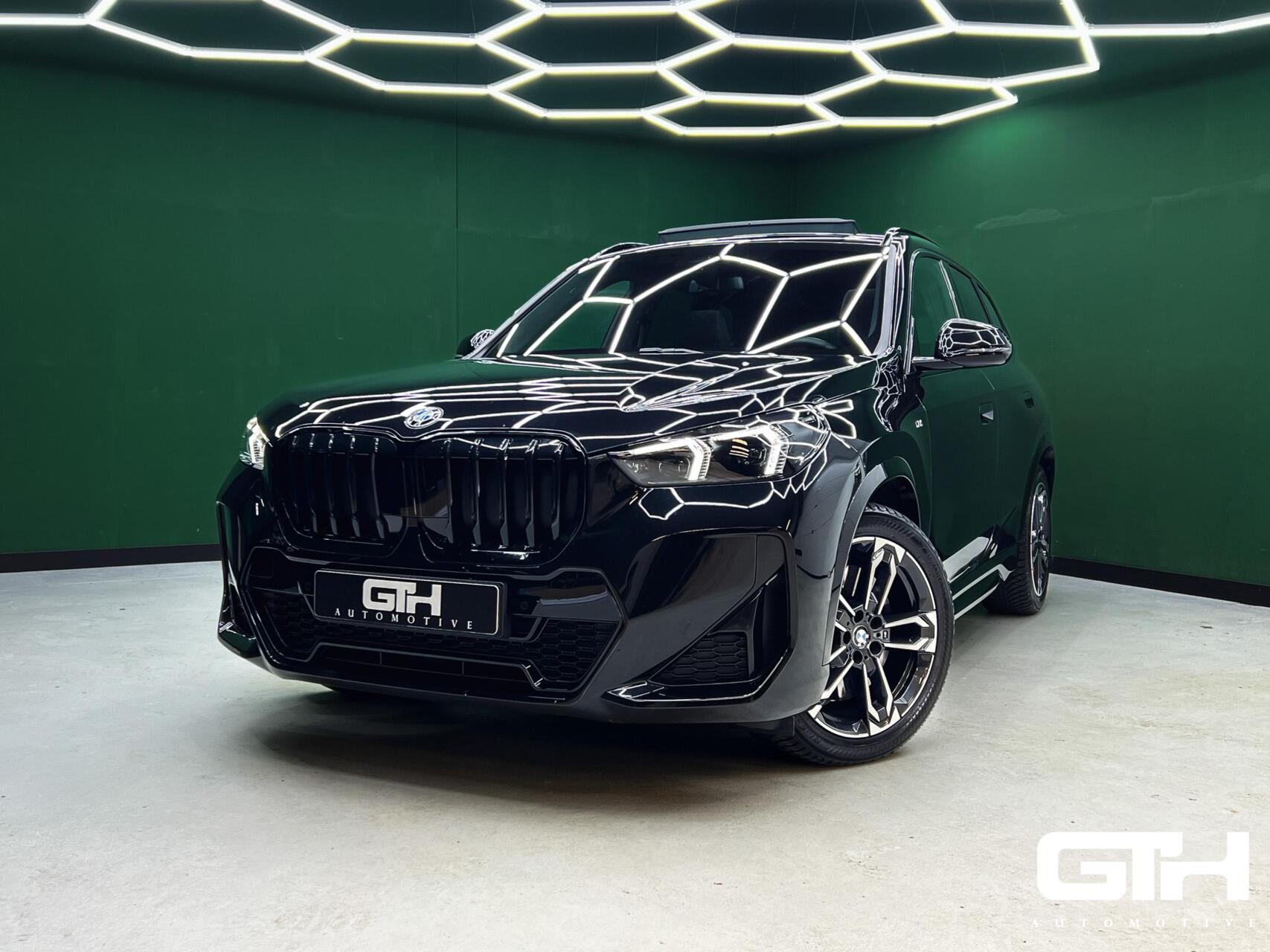 BMW X1 Sdrive20i sDrive20i M-Sport Pro | Lane | Pano | Trekhaak 2025 - voorkant