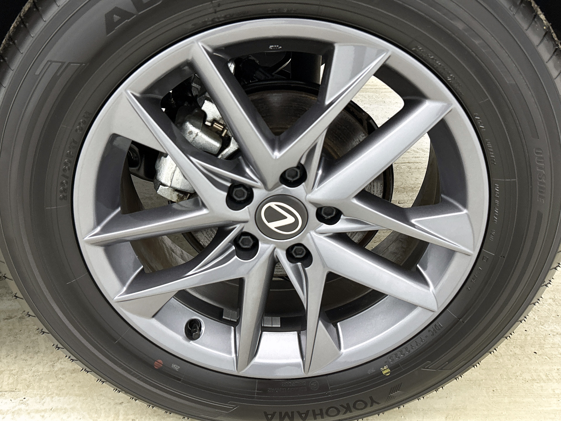 Foto van Lexus Lexus LBX