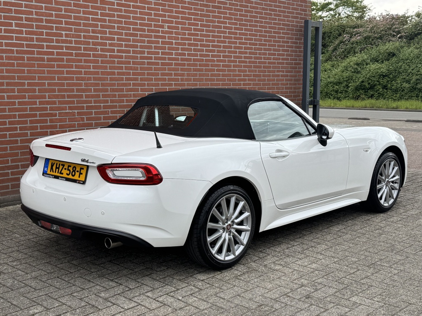 Foto van Fiat 124 Spider