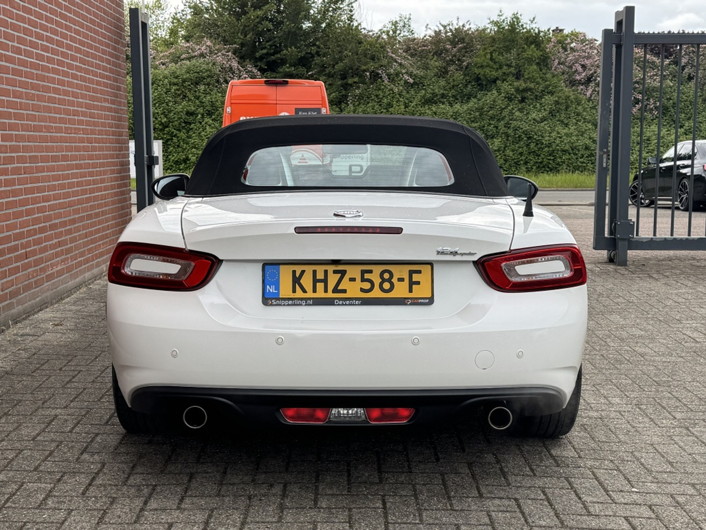 Foto van Fiat 124 Spider