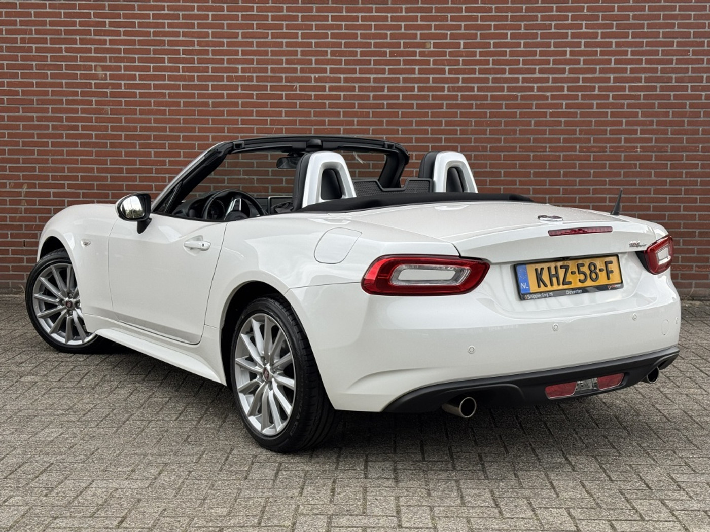 Foto van Fiat 124 Spider