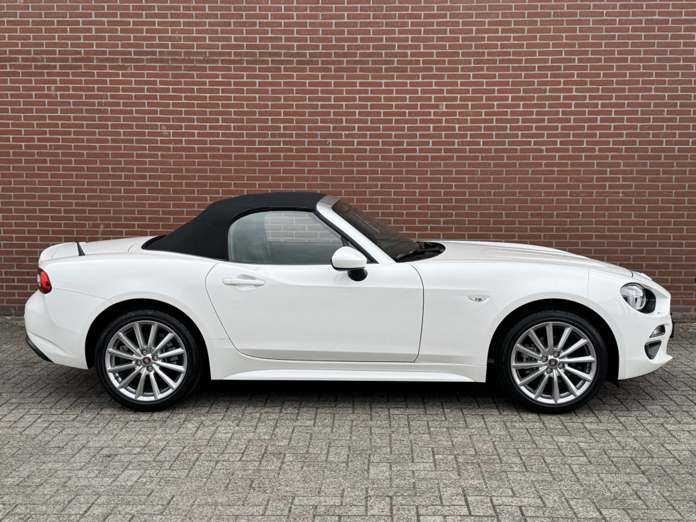 Foto van Fiat 124 Spider