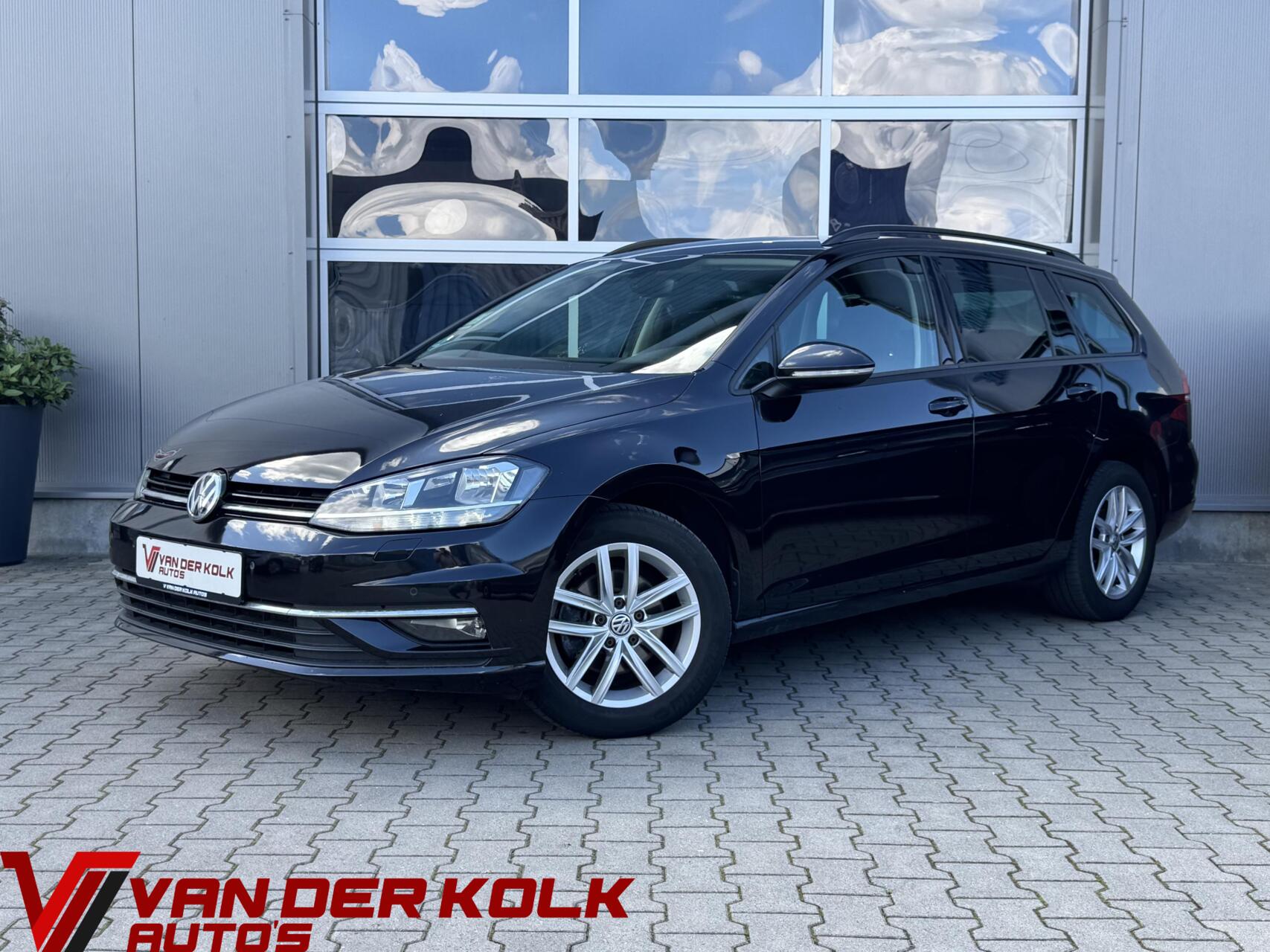 Volkswagen Golf Variant 1.0 TSI Highline | Alcantara/Stof | Carplay | Navigatie | Adaptive cruise | LED | Stoelverwarming | Sensoren 2018 - voorkant