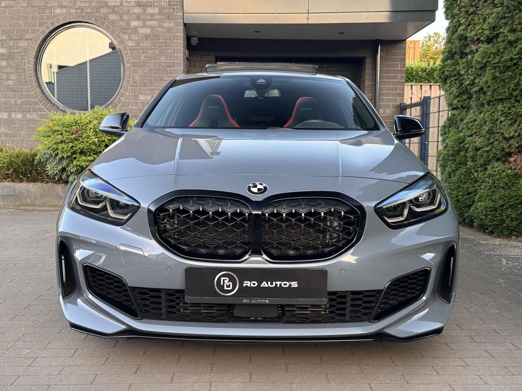 Foto van BMW M135i xDrive