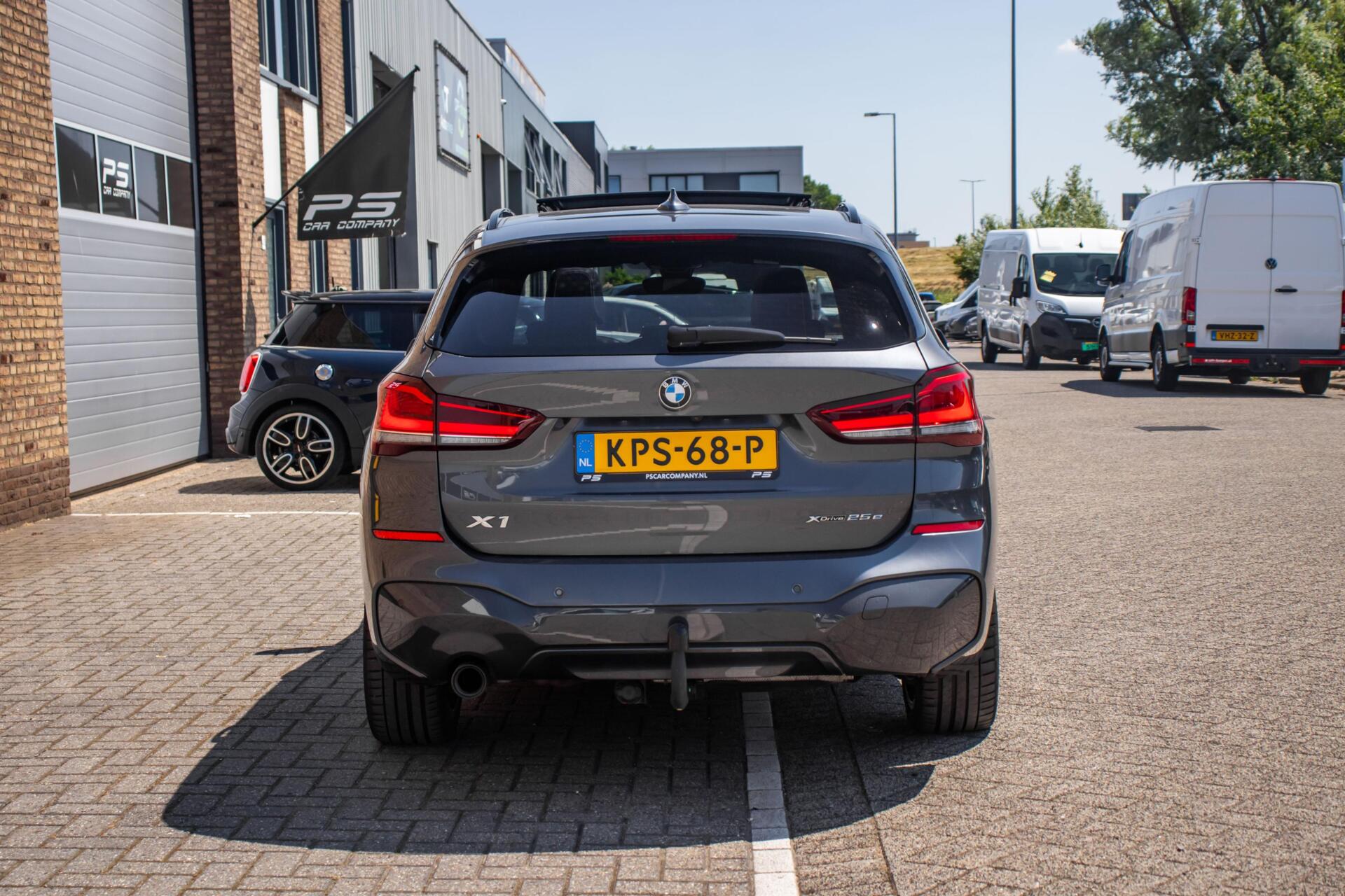 Foto van BMW X1 Xdrive25e