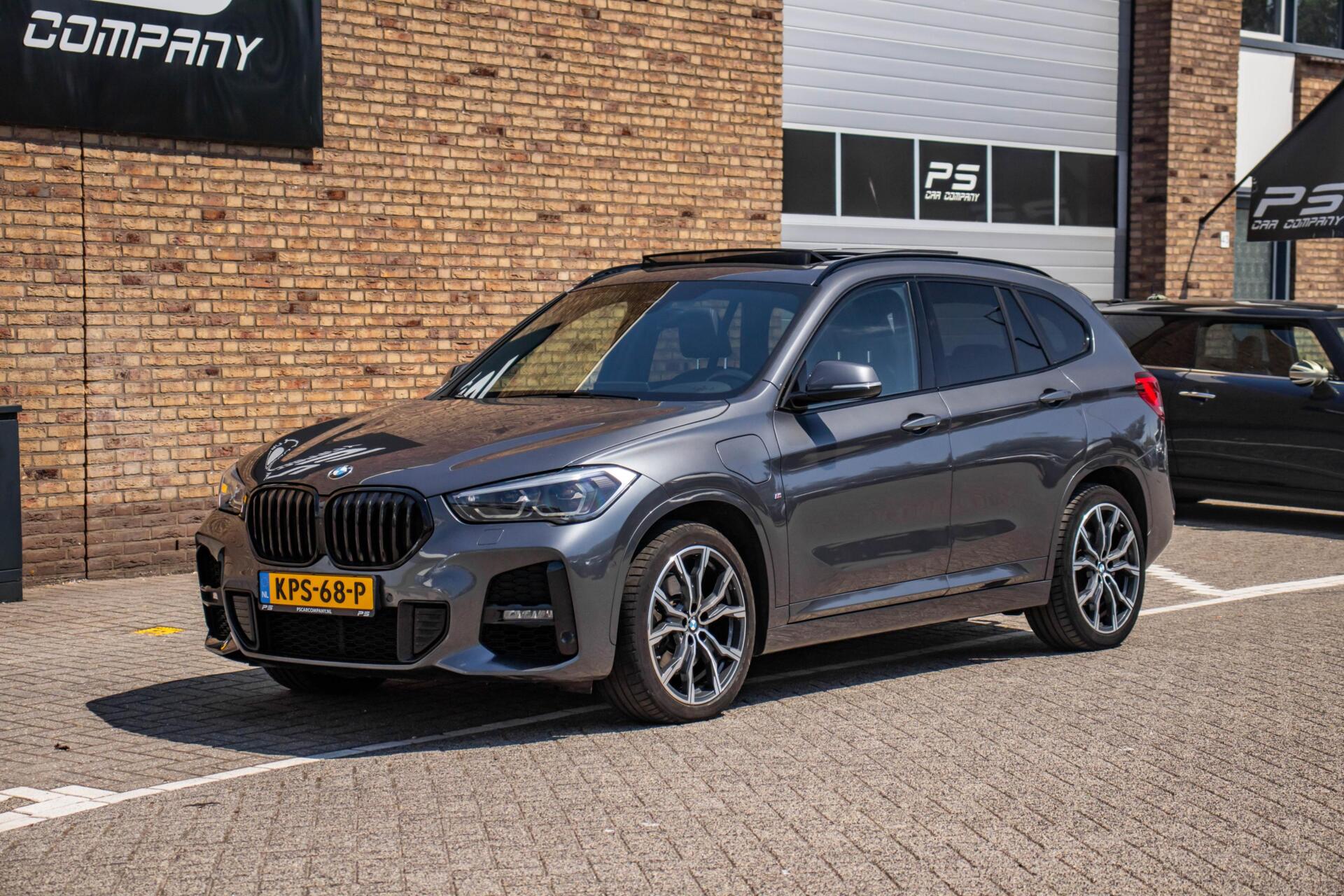 Foto van BMW X1 Xdrive25e