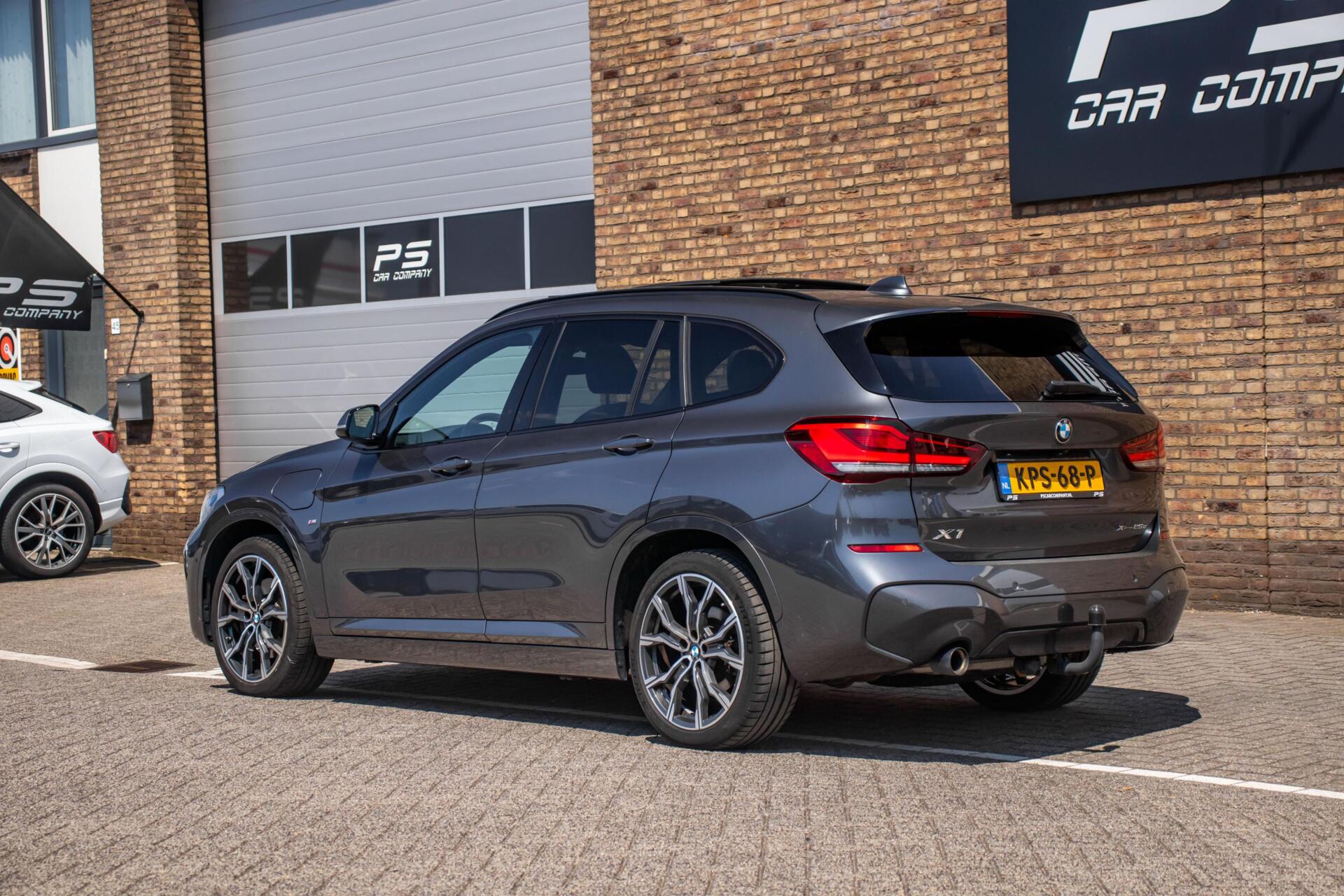 Foto van BMW X1 Xdrive25e
