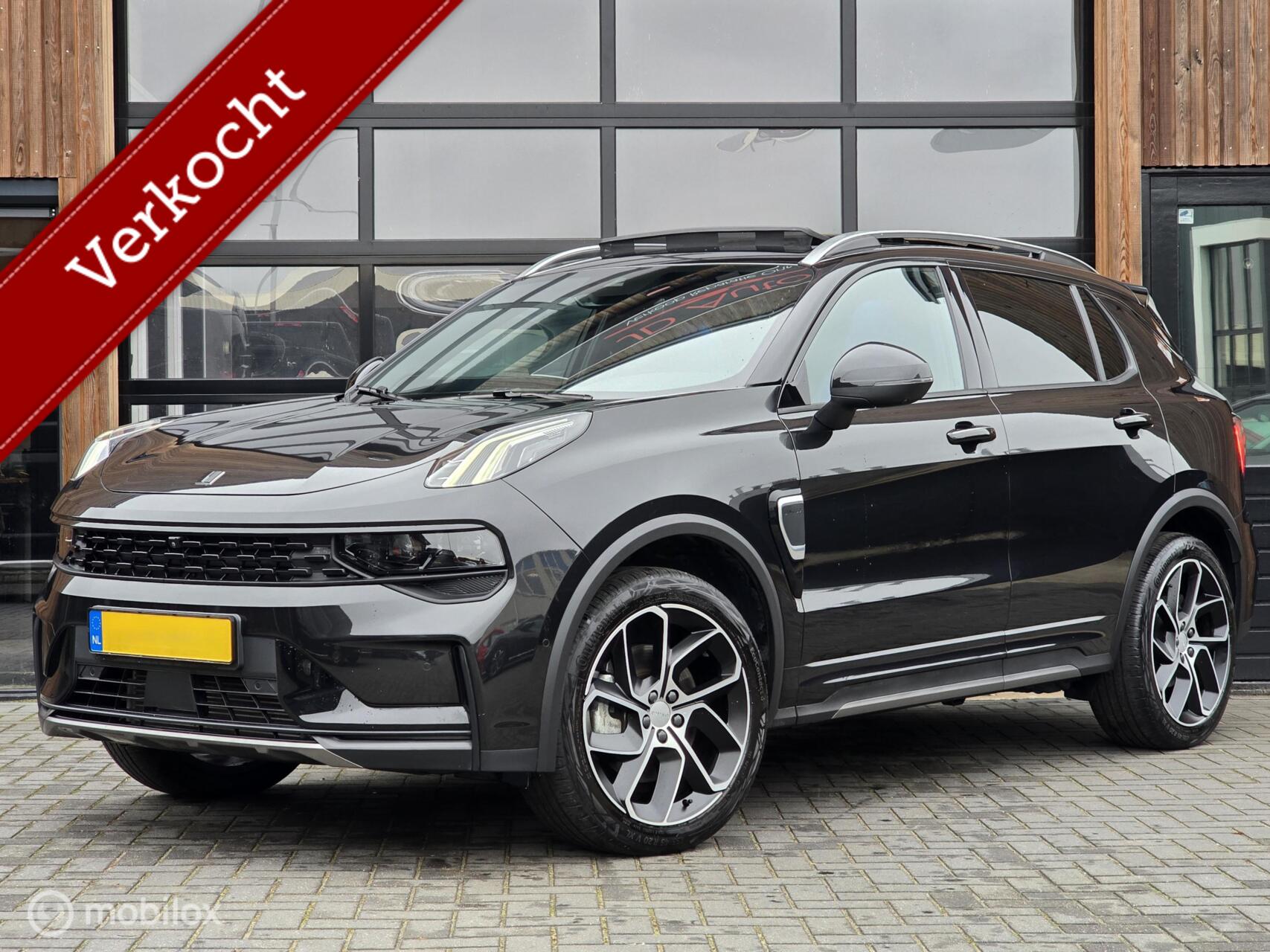 LYNK & Co 01 1.5 PHEV BLACK EDITION PANO 360CAM ACC TREKHAAK 2022 - voorkant