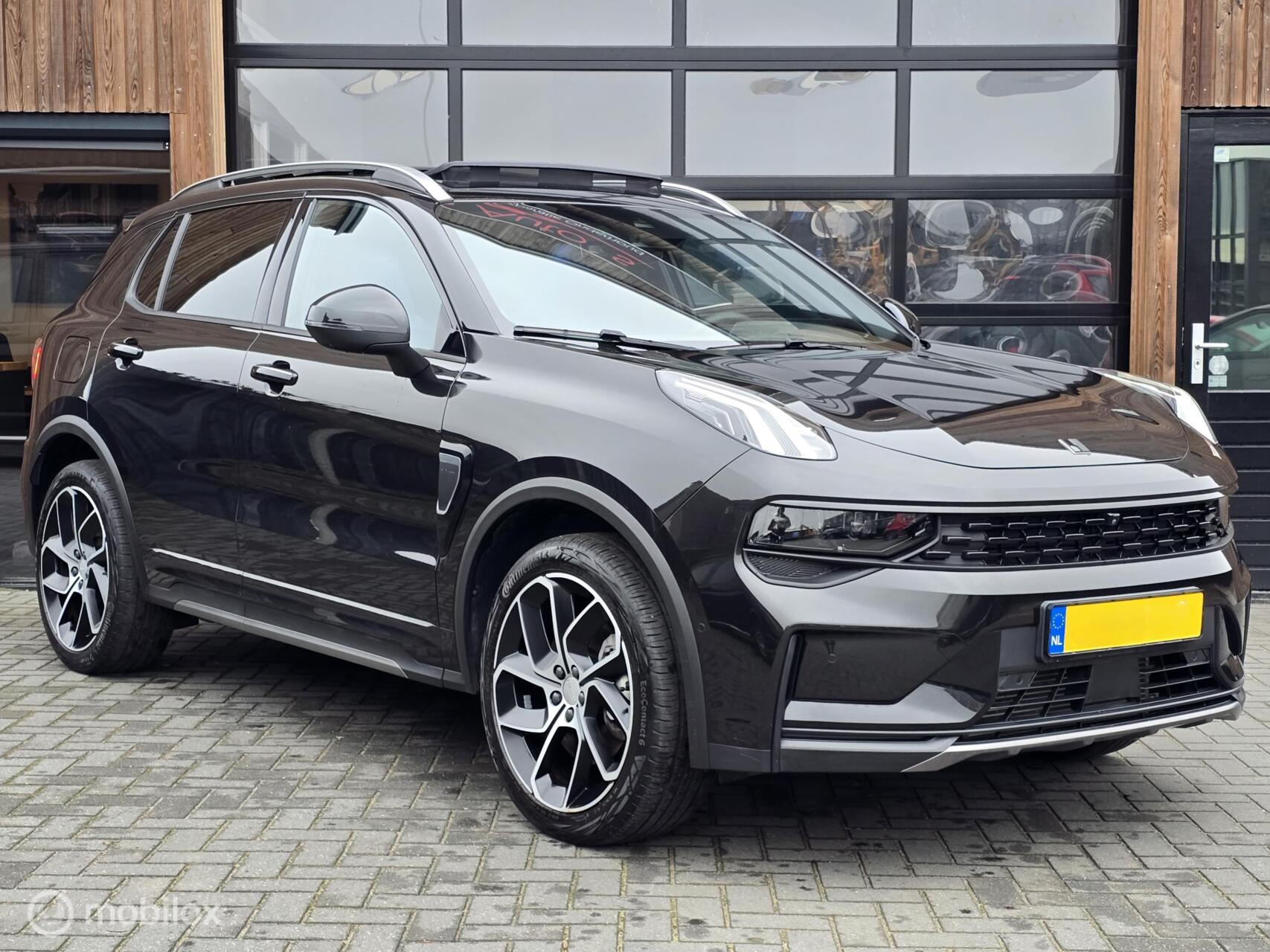 Foto van LYNK & Co 01