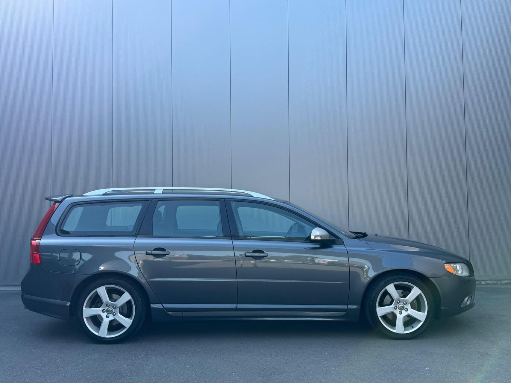 Volvo V70 2.0T R-Design Trekhaak|Automaat|Leer| 2011 - voorkant