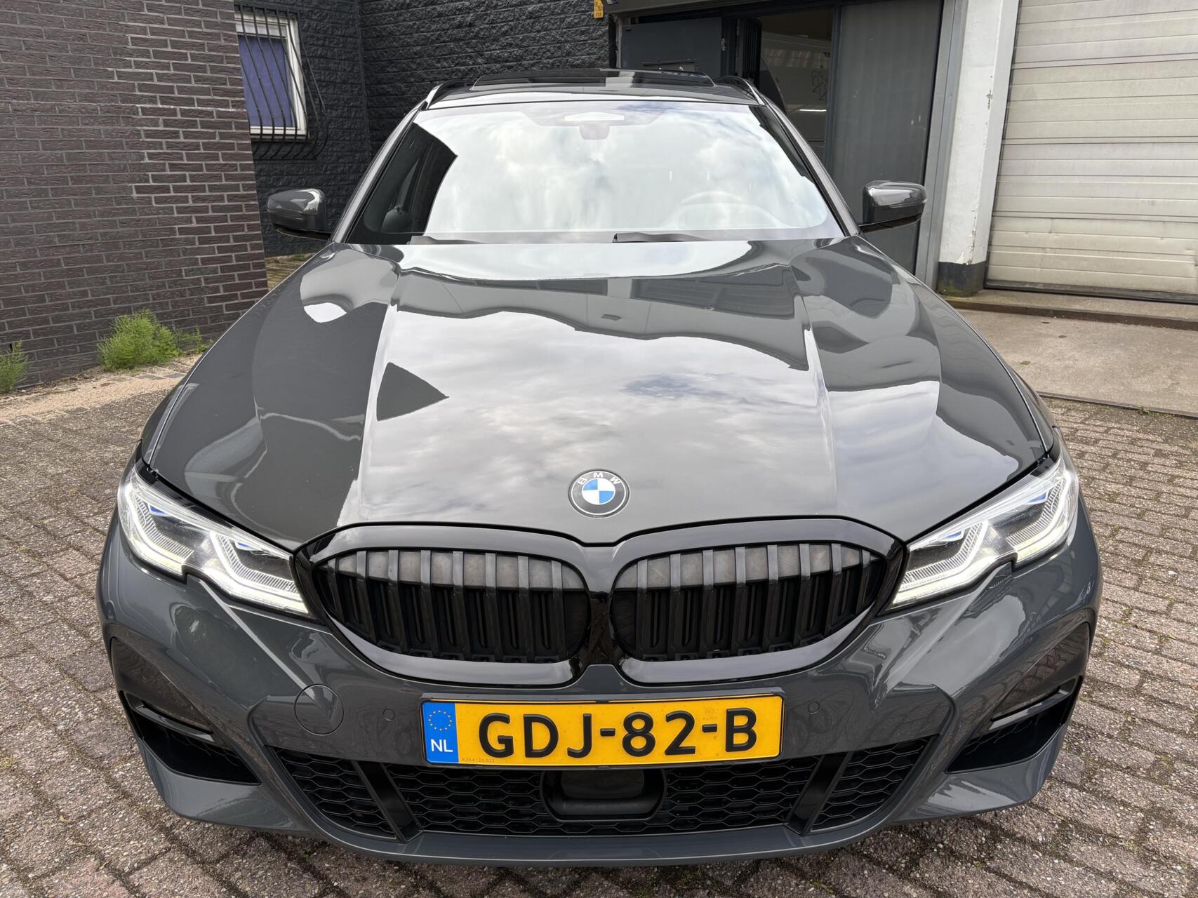 Foto van BMW 330i