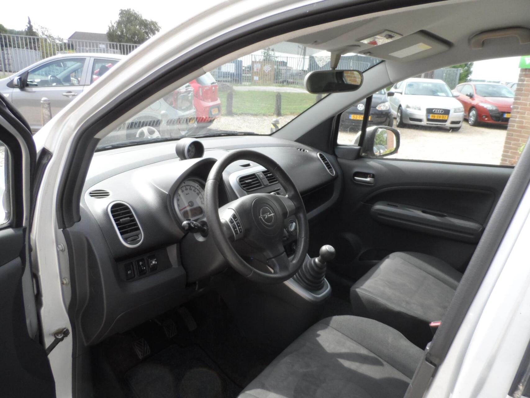 Foto van Opel Agila