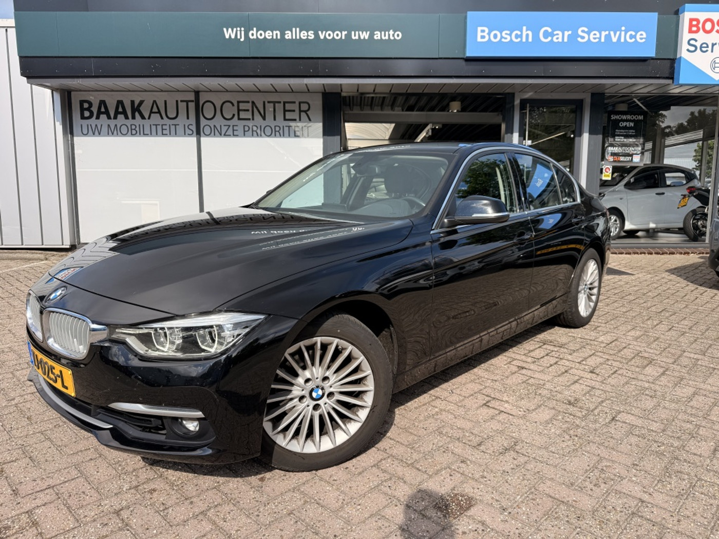 BMW 318i 318i Luxury Edition | stoelverwarming | Automaat | Leer 2018 - voorkant