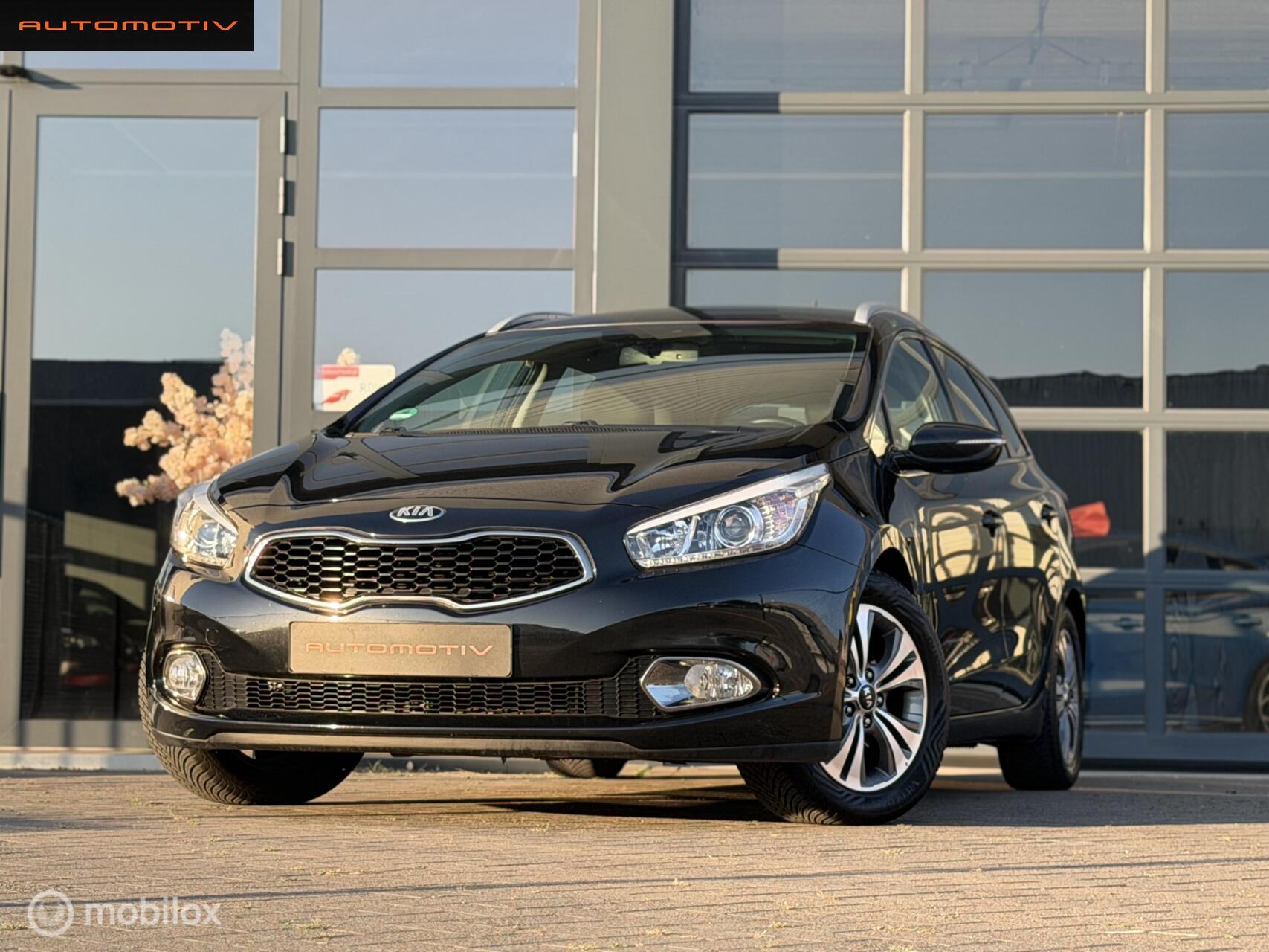 Kia Cee D 1.6 GDI Plus Pack NAP / NAVI / CRUISE 2013 - voorkant