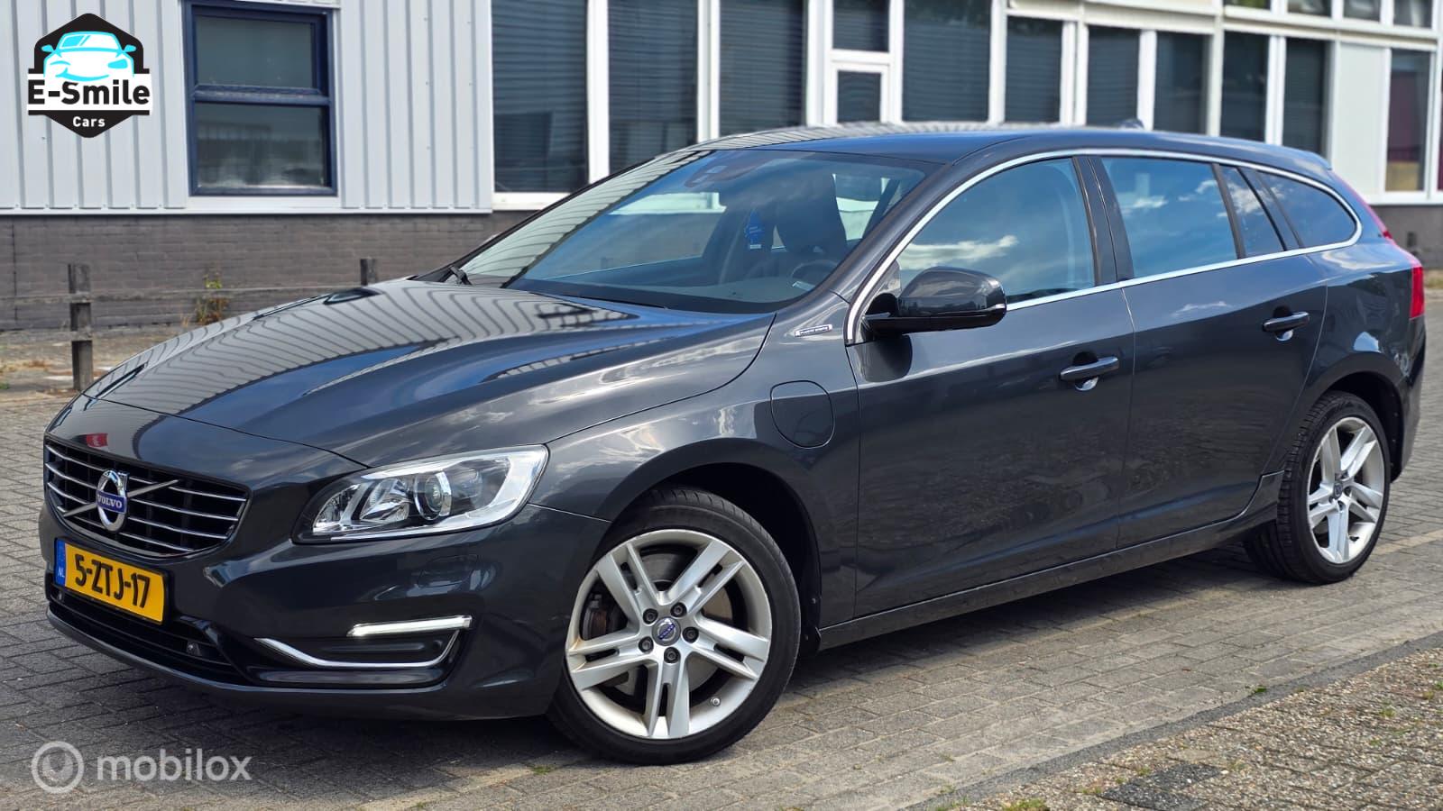 Volvo V60 Plug In Hybrid 2.4 D5 R-Design/PDC/AdaptiveCruise/Airco/APK! 2015 - voorkant
