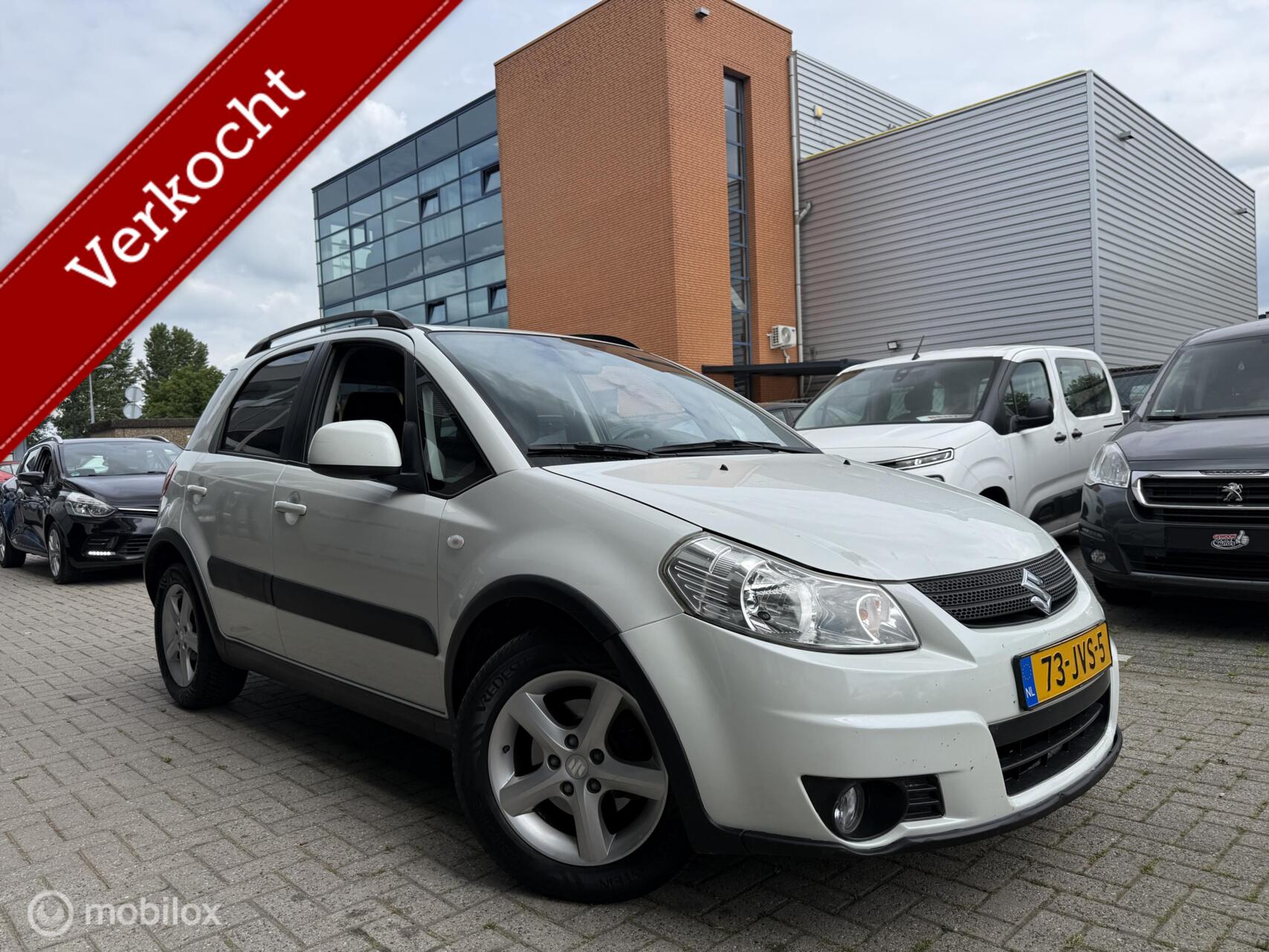 Suzuki Sx4 1.6 Exclusive Parelmoer wit 1 jaar APK 2009 - voorkant
