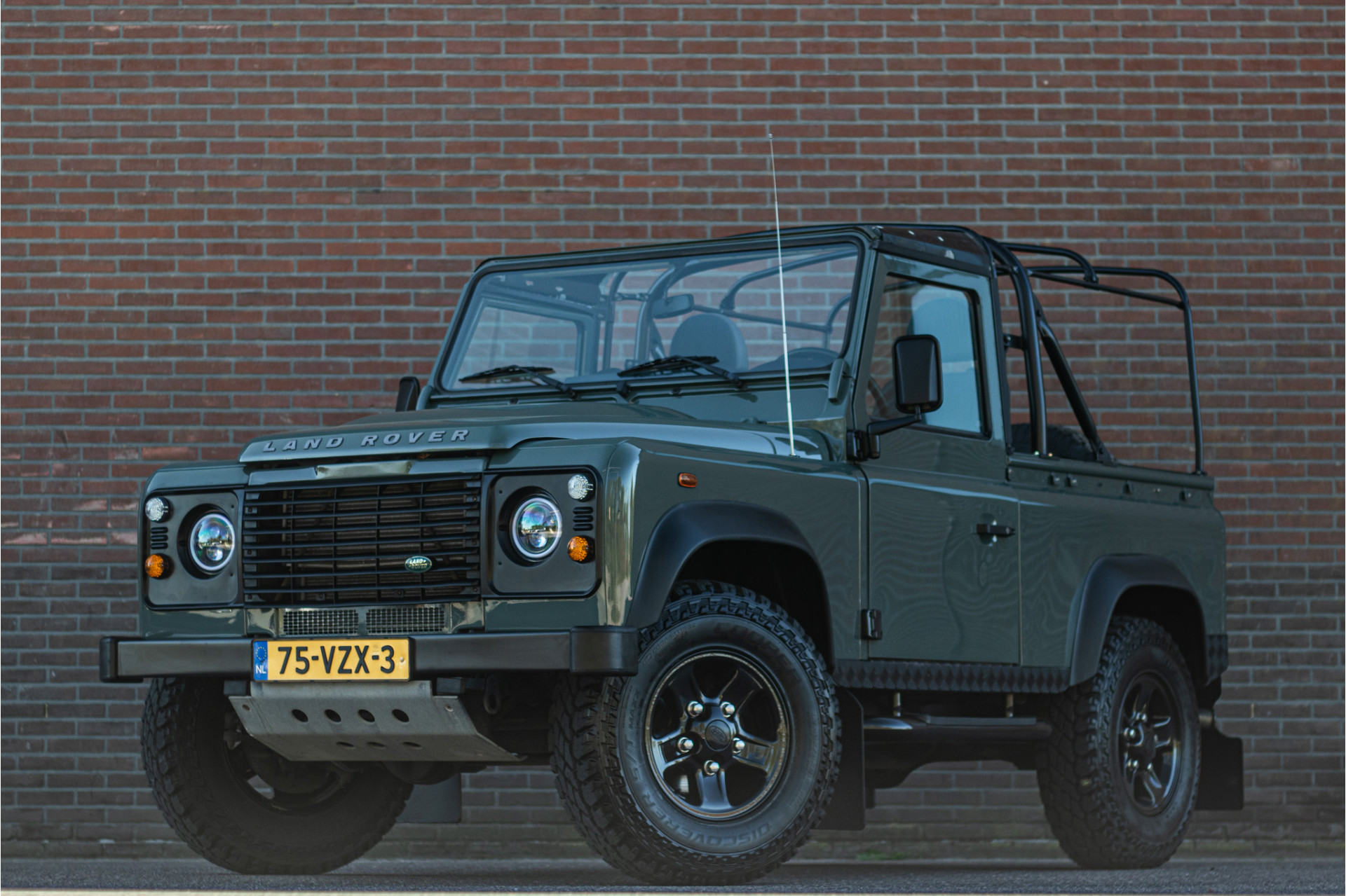 Land Rover Defender 2.4 TD Soft Top 90" E 2009 - voorkant