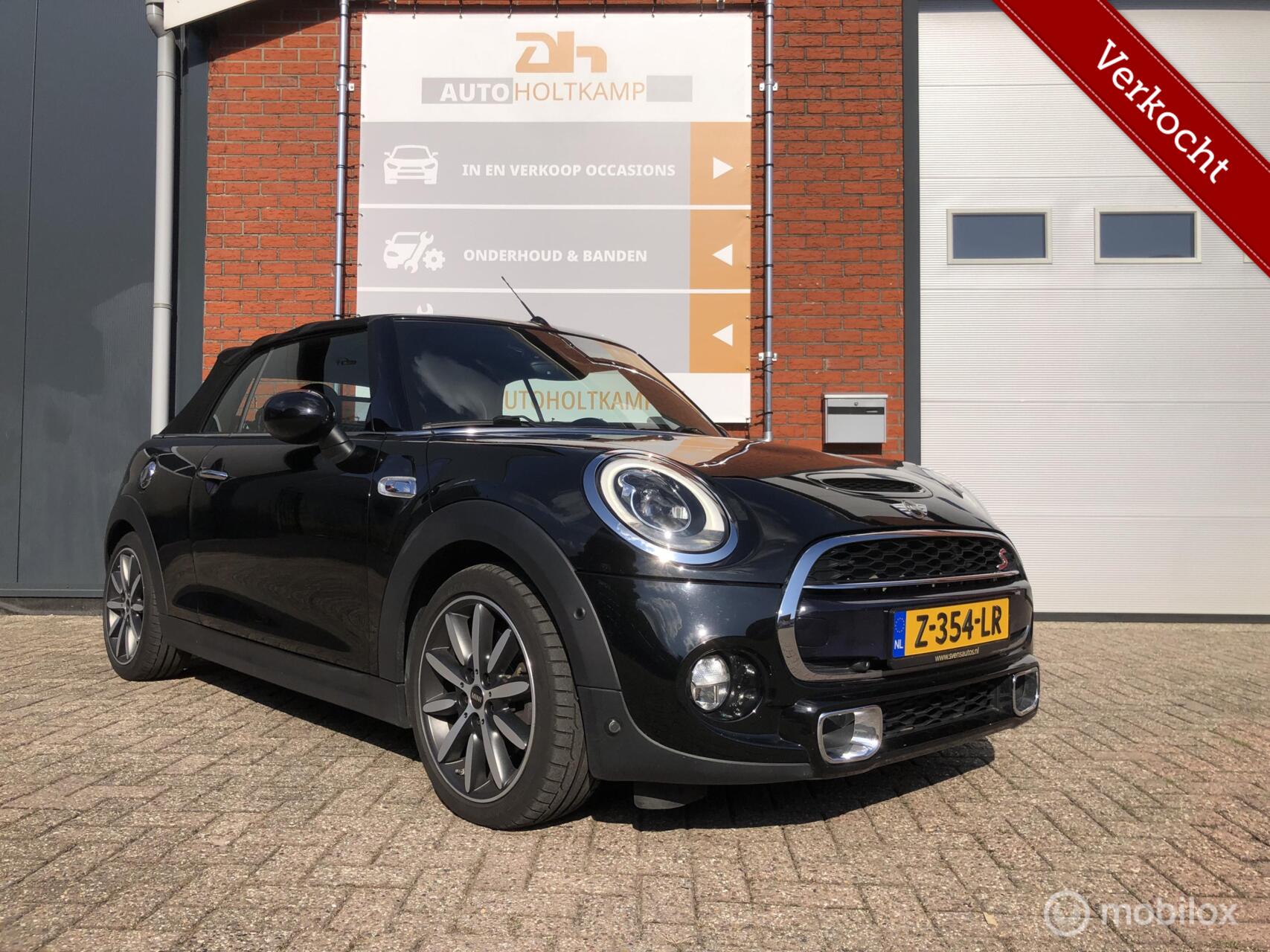 Mini Cabrio 2.0 Cooper S Serious Business AUT/LEER/NAVI/ACC 2017 - voorkant