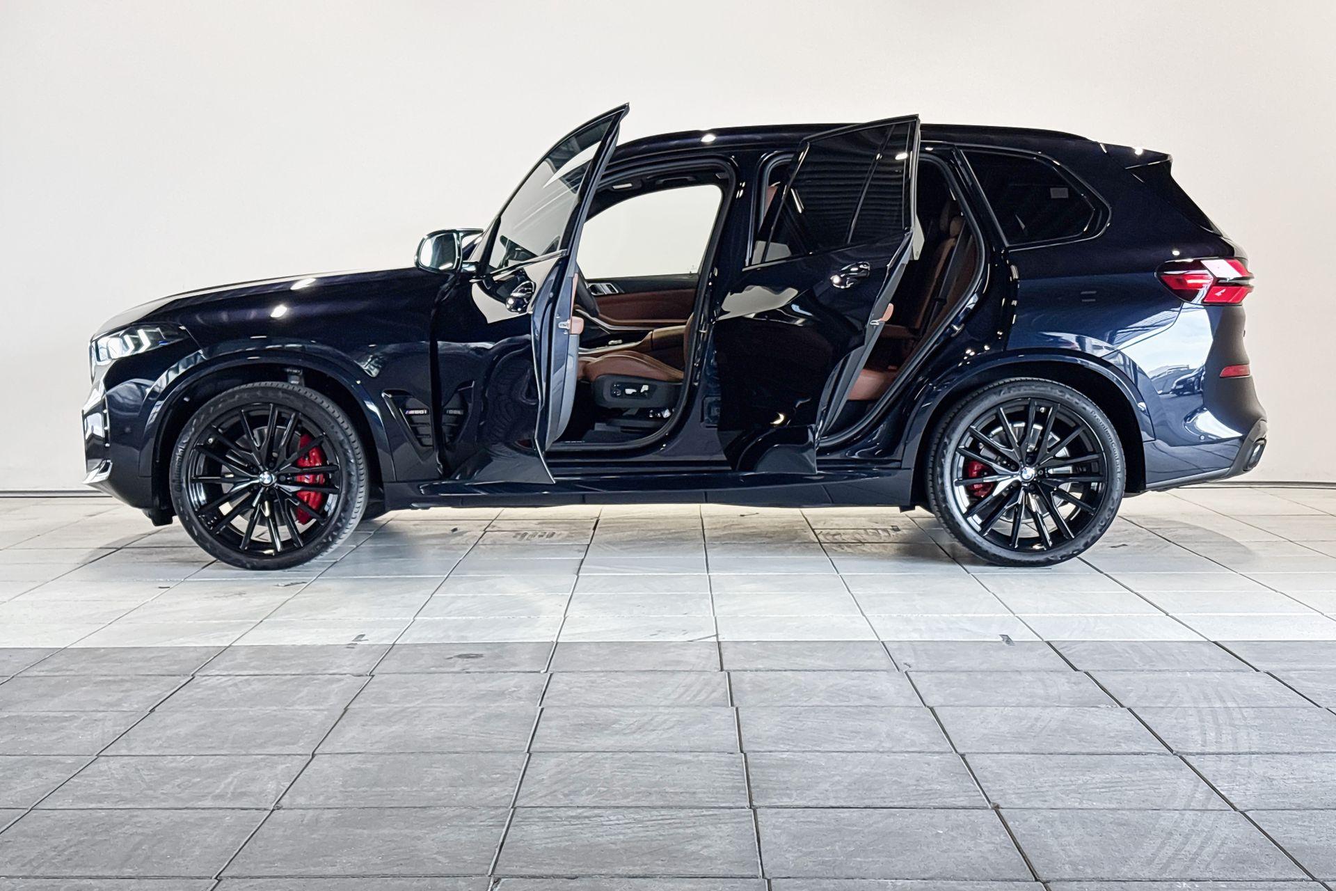 Foto van BMW X5 M60i xDrive