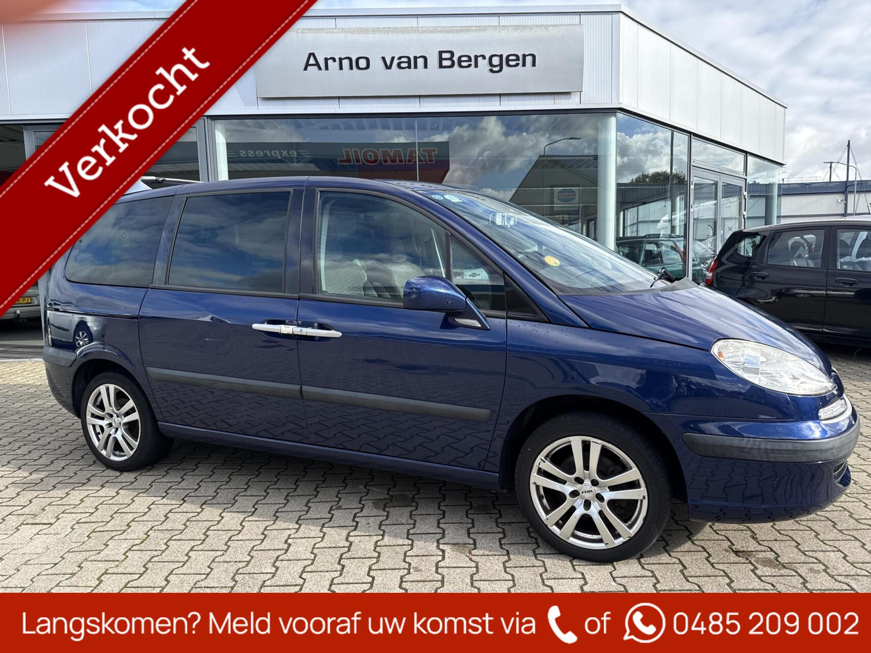 Peugeot 807 2.2 ST, 7 persoons, climatronic, cruisecontrol, trekhaak, electrische schuifdeuren, nieuwe APK, diverse krassen aan buitenkant, 1 extra stoel is erbij maar niet afgebeeld. 2006 - voorkant