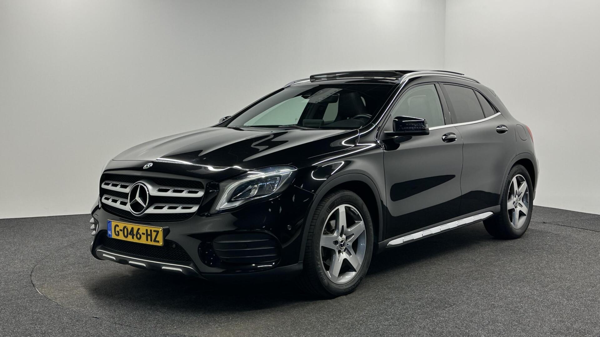 Mercedes-Benz Gla 180 180 Business Solution AMG Limited PANO CAMERA NAVI ECC CRUISE 40000 KM. 2019 - voorkant