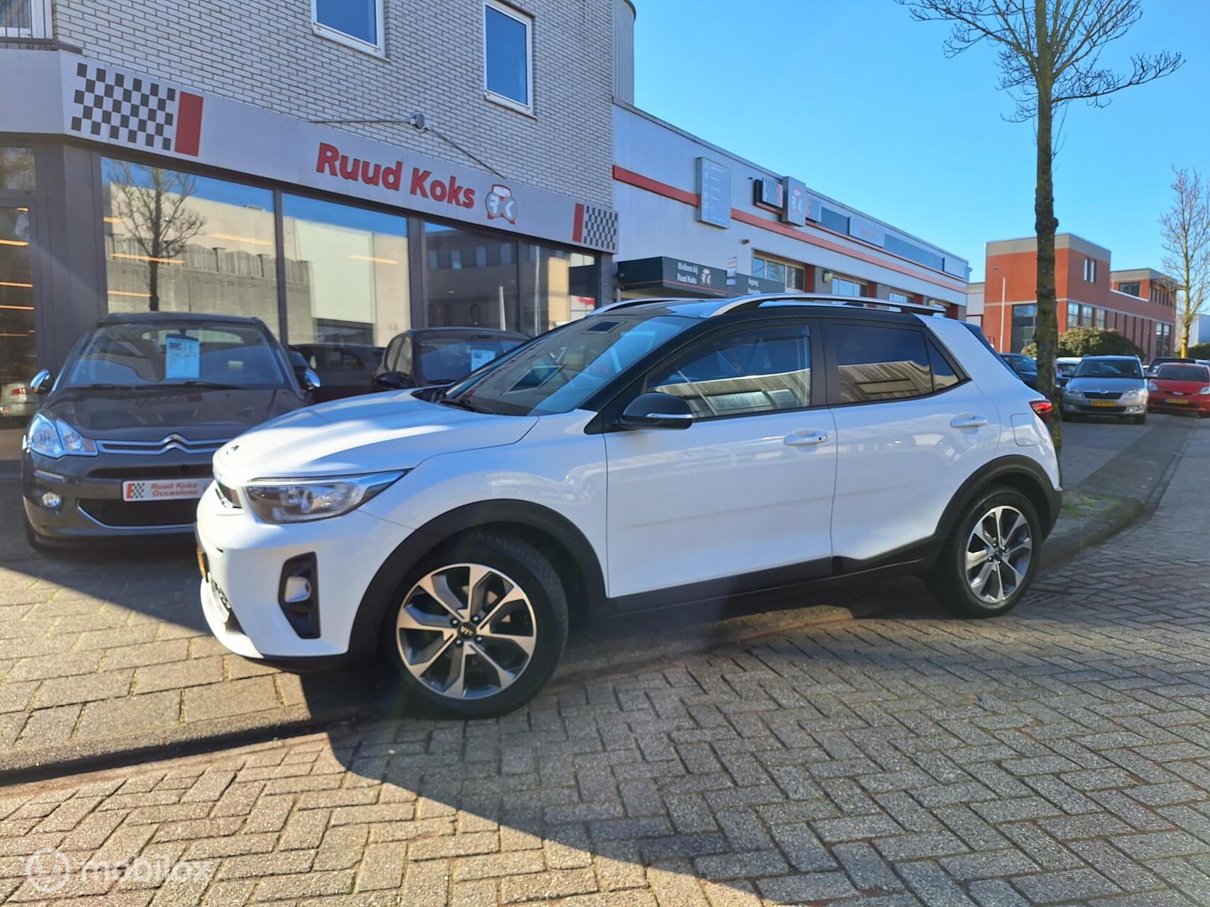 Kia Stonic 1.0 T-GDi DYNAMICPLUSLINE / Climate / Carplay / Camera / 2019 - voorkant