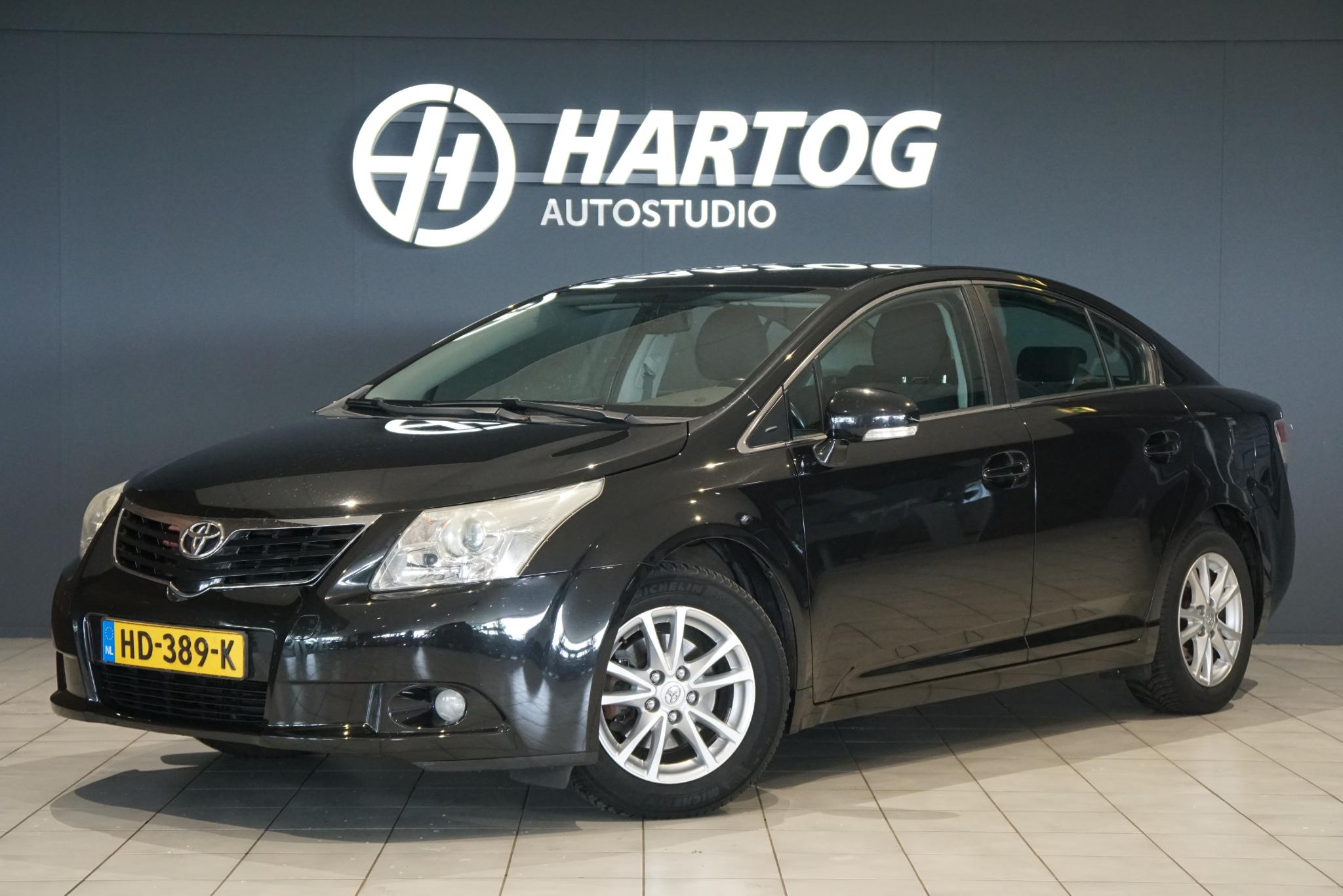 Toyota Avensis 1.8 VVTi Business 2012 - voorkant