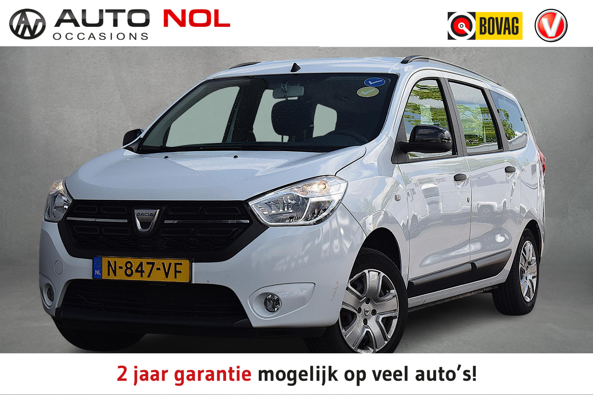 Dacia Lodgy 1.3 TCe Comfort 7p. 2022 - voorkant
