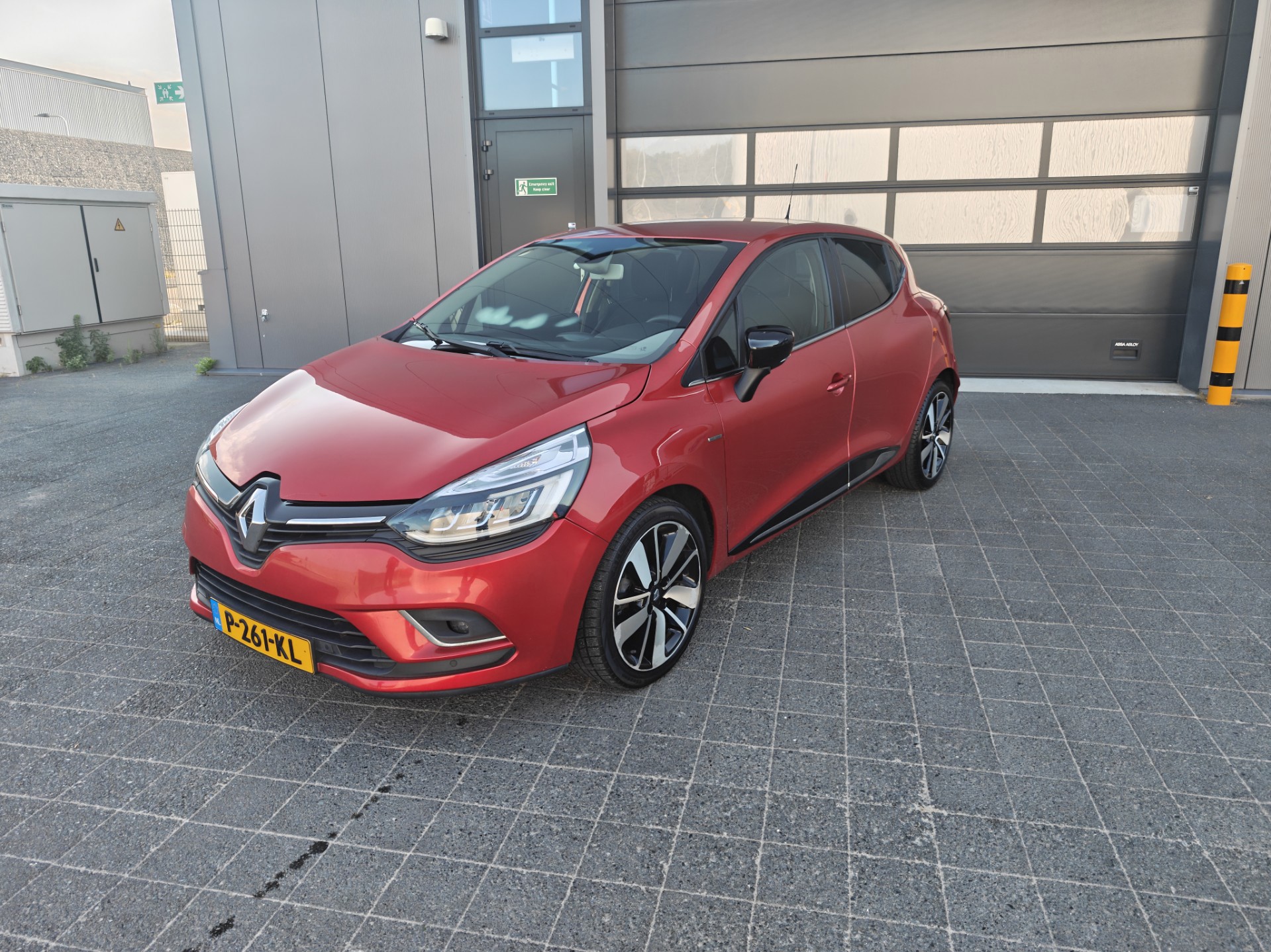 Renault Clio 0.9 TCe Intens,Airco,Parkeersensoren,Cruise control,Navi,Isofix 2019 - voorkant