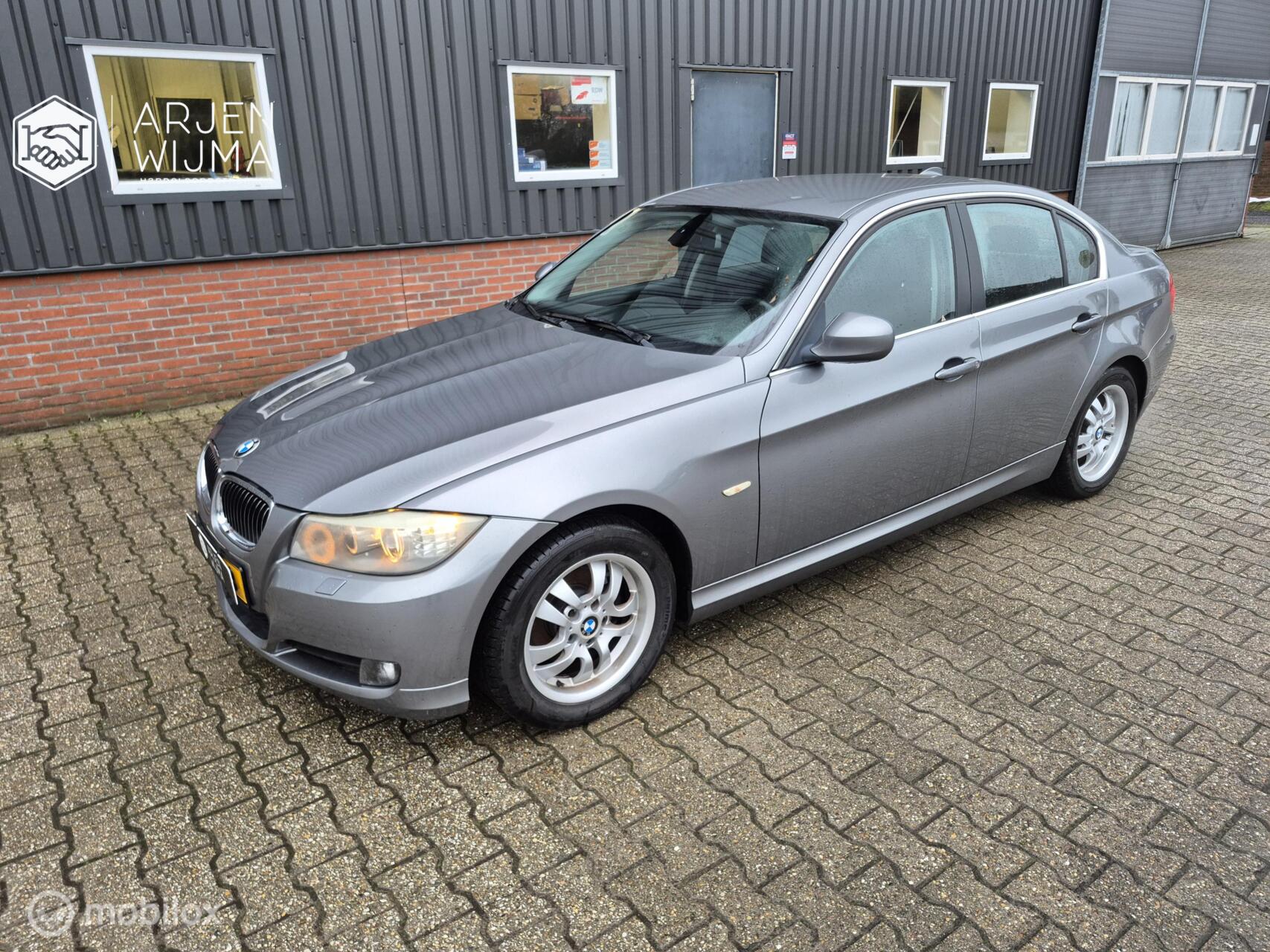 BMW 3er Reihe 318i Business Line M Sport Handelprijs! 2010 - voorkant