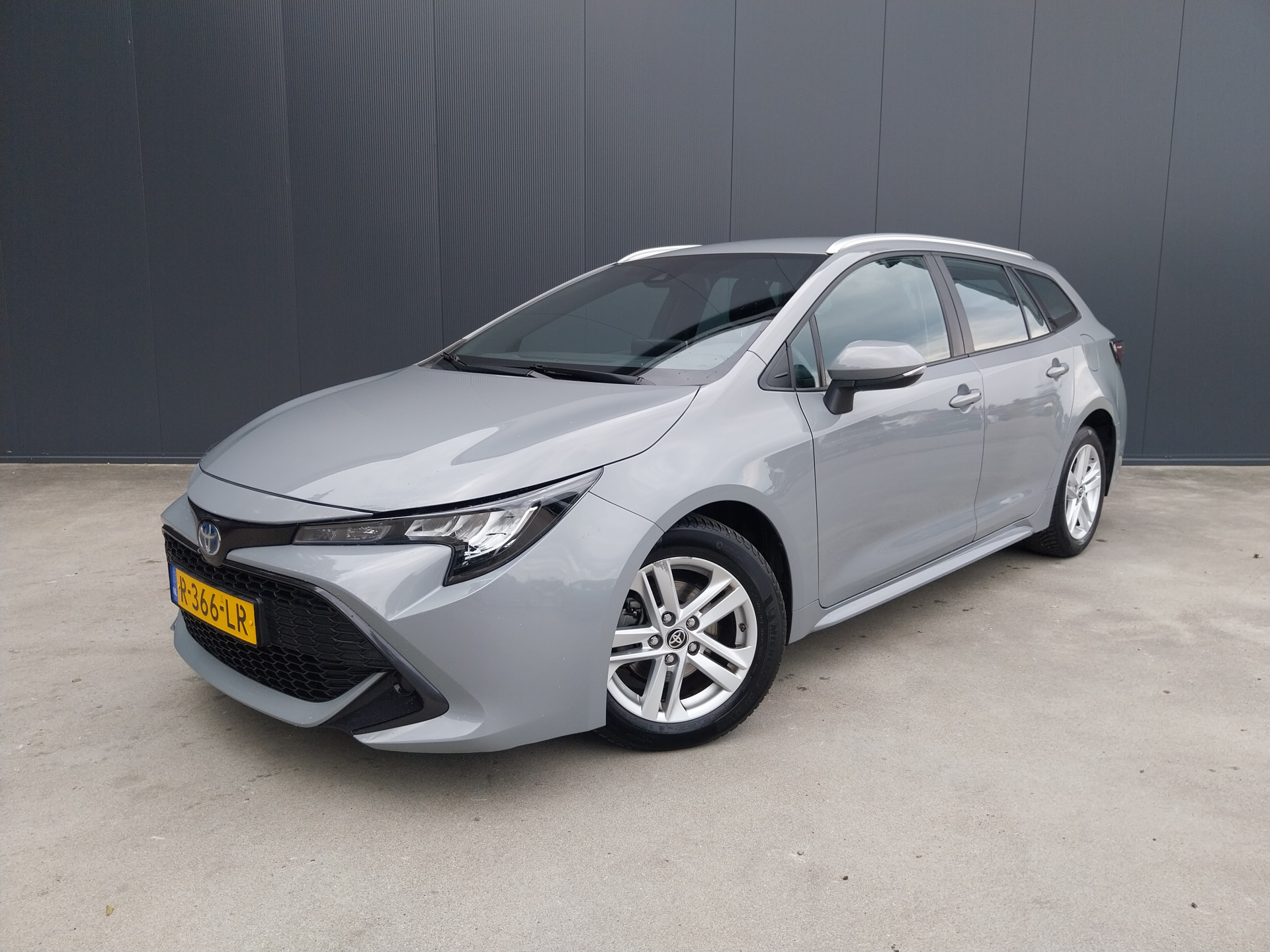 Toyota Toyota Corolla 1.8 Hybrid Active 1e EIGENAAR ADAPT CRUISE CAMERA LED NAVI ECC 2022 - voorkant