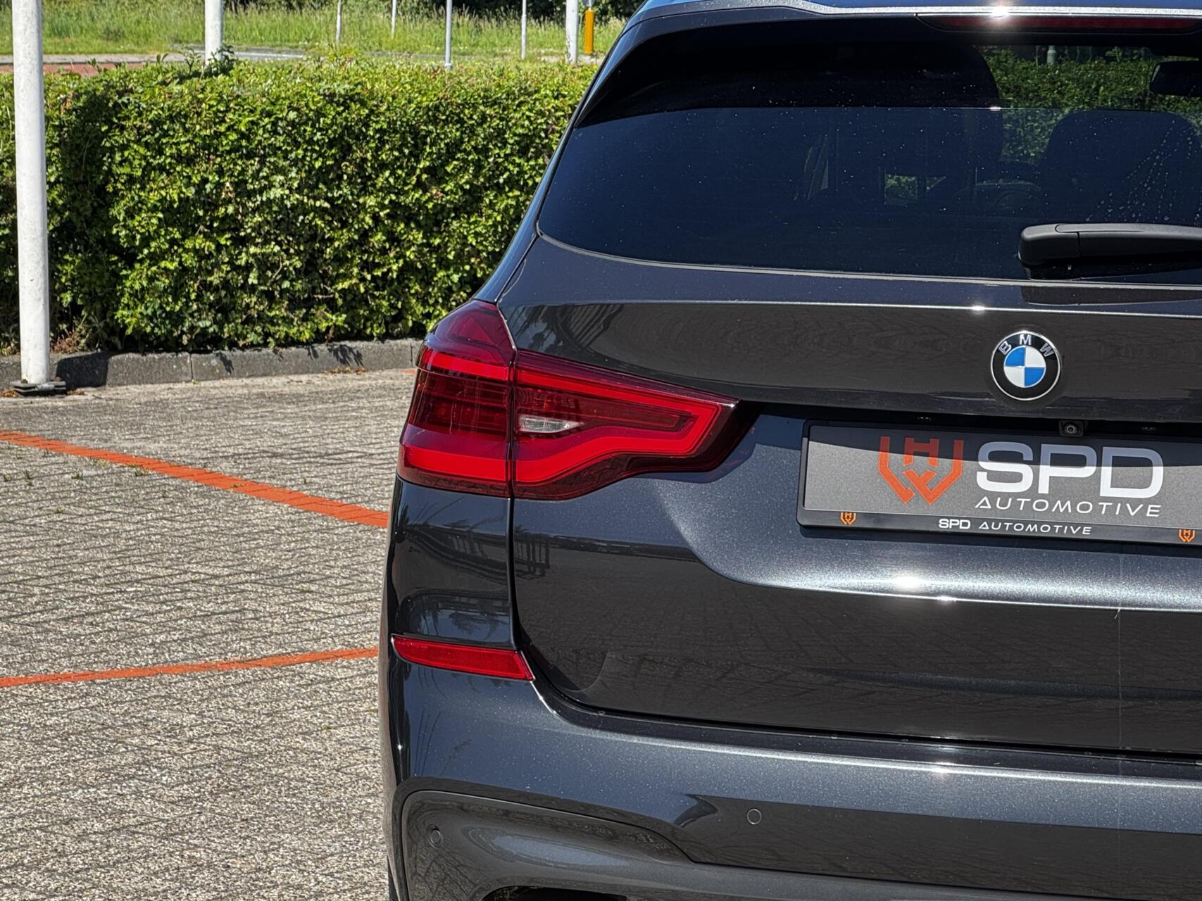Foto van BMW X3 M40d