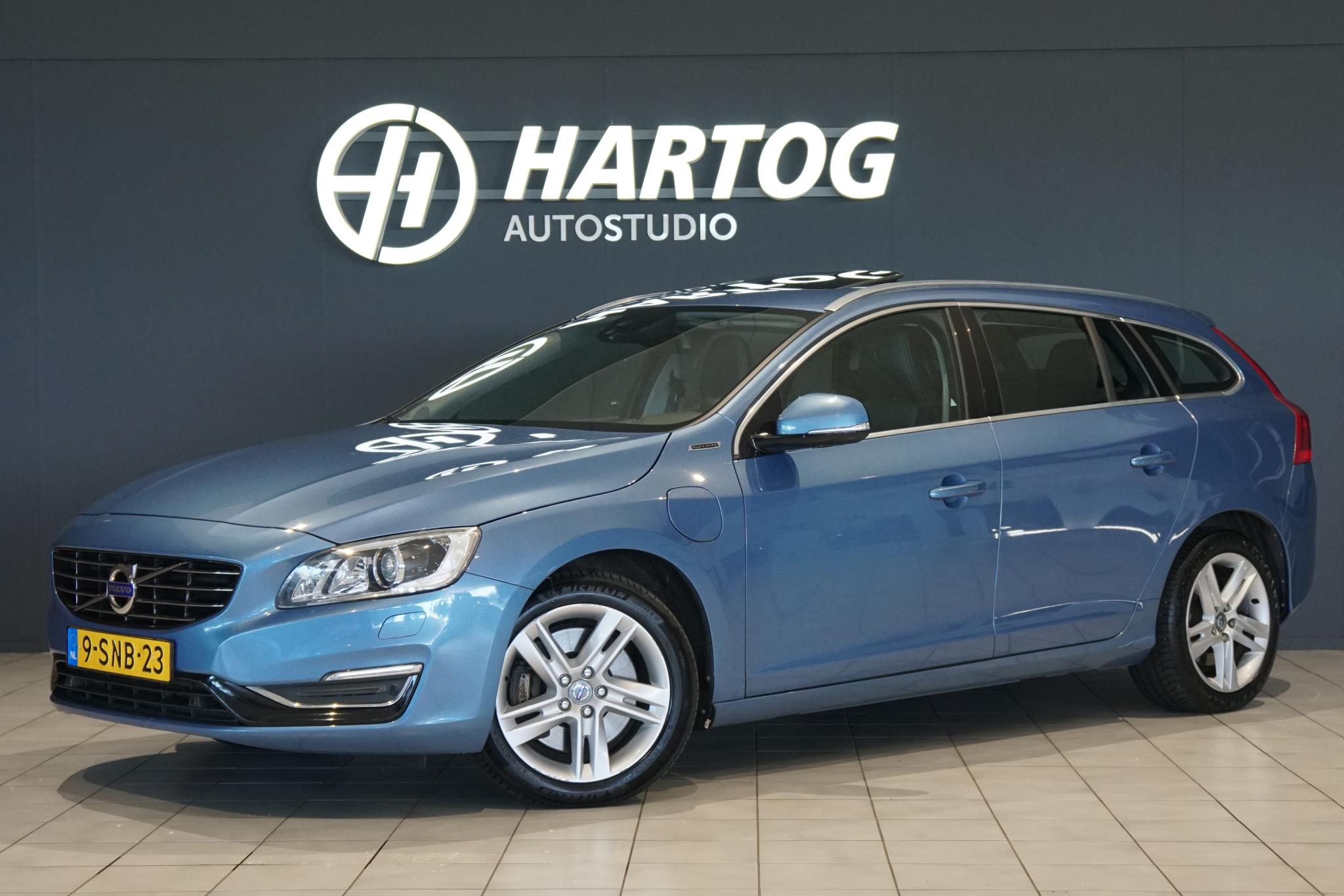 Volvo V60 Plug In Hybrid 2.4 D6 AWD Plug-In Hybrid Summum 2013 - voorkant