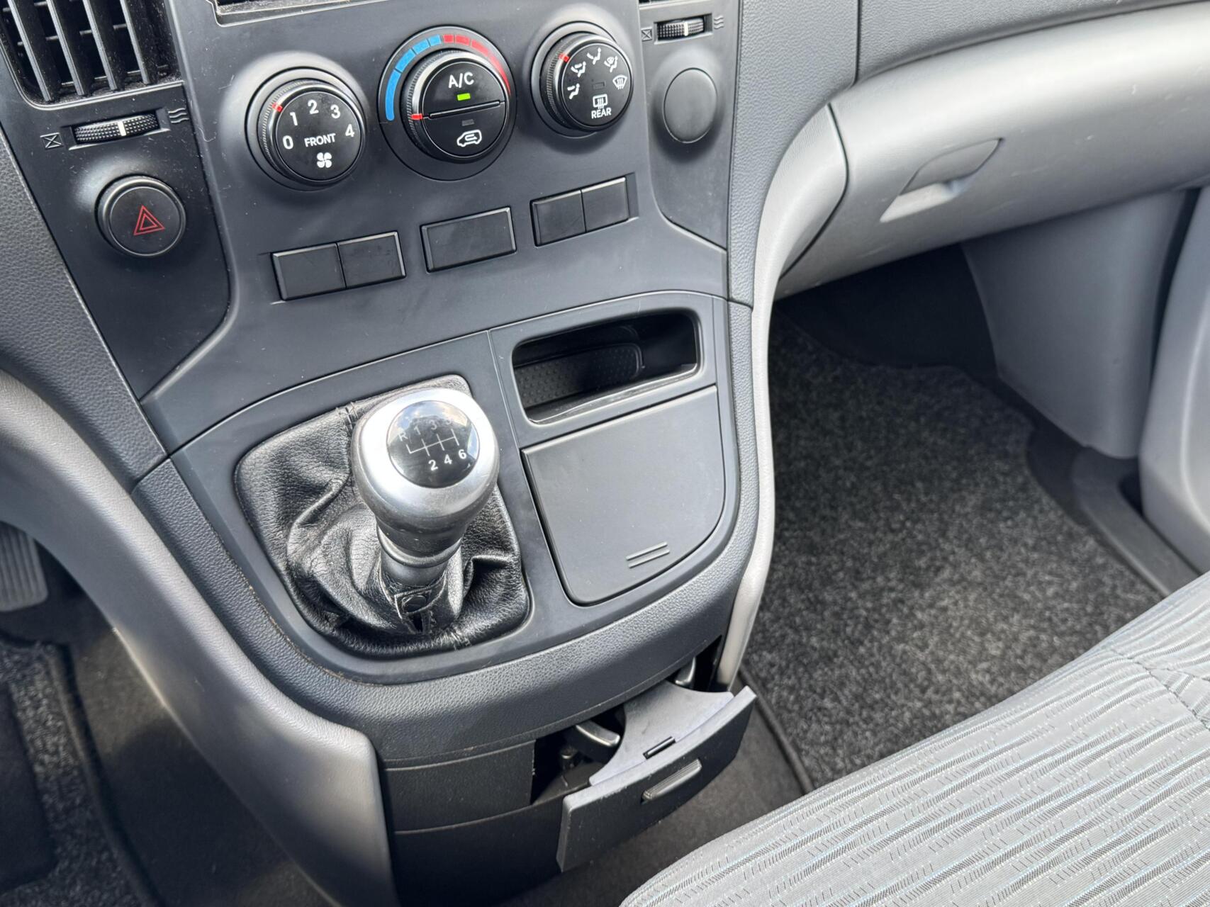 Foto van Hyundai H-1