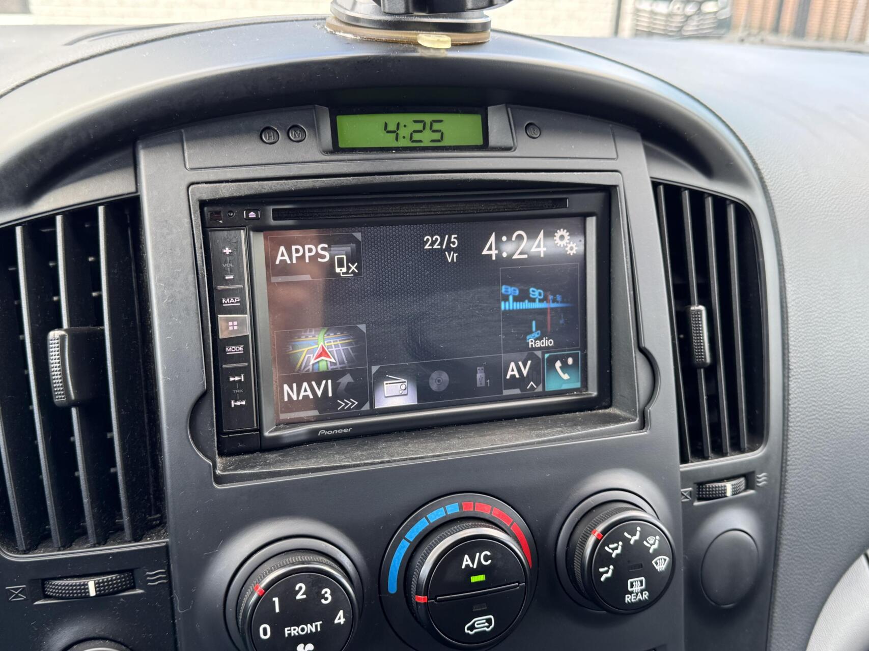 Foto van Hyundai H-1