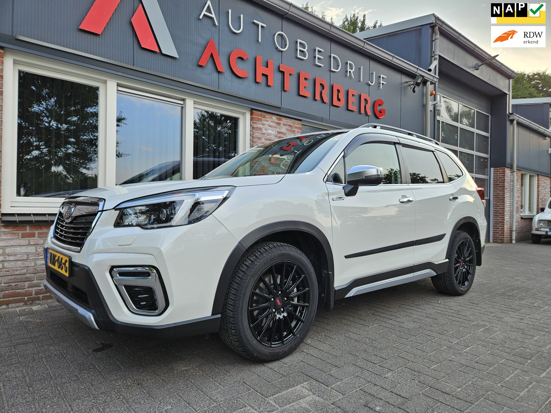Subaru Forester 2.0 AWD Comfort Benzine/Grijs Kenteken! Trekhaak! Mooie/Nette Auto! Carplay! NAP! Uniek! 2021 - voorkant