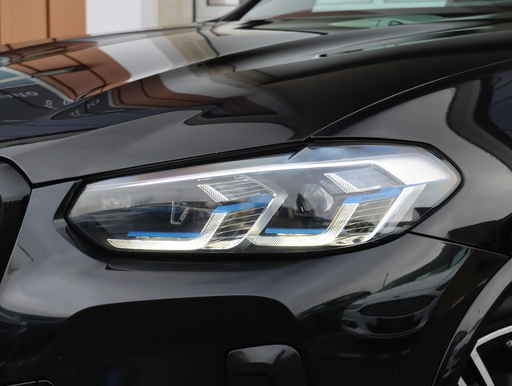 Foto van BMW X3 Xdrive30e