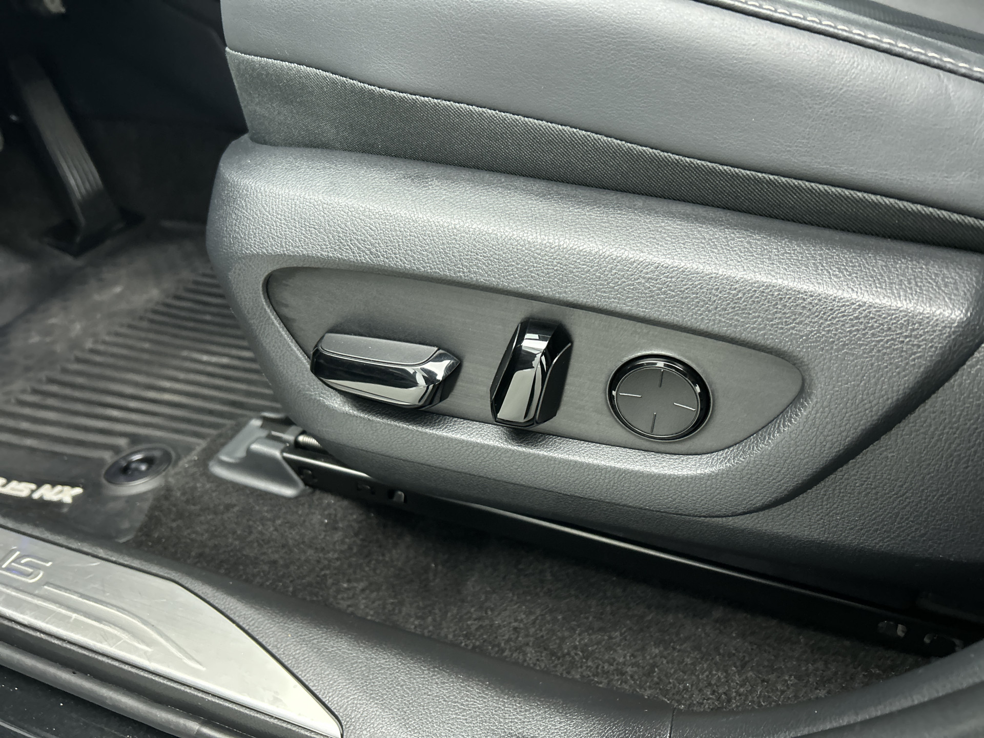 Foto van Lexus Lexus Nx450h+