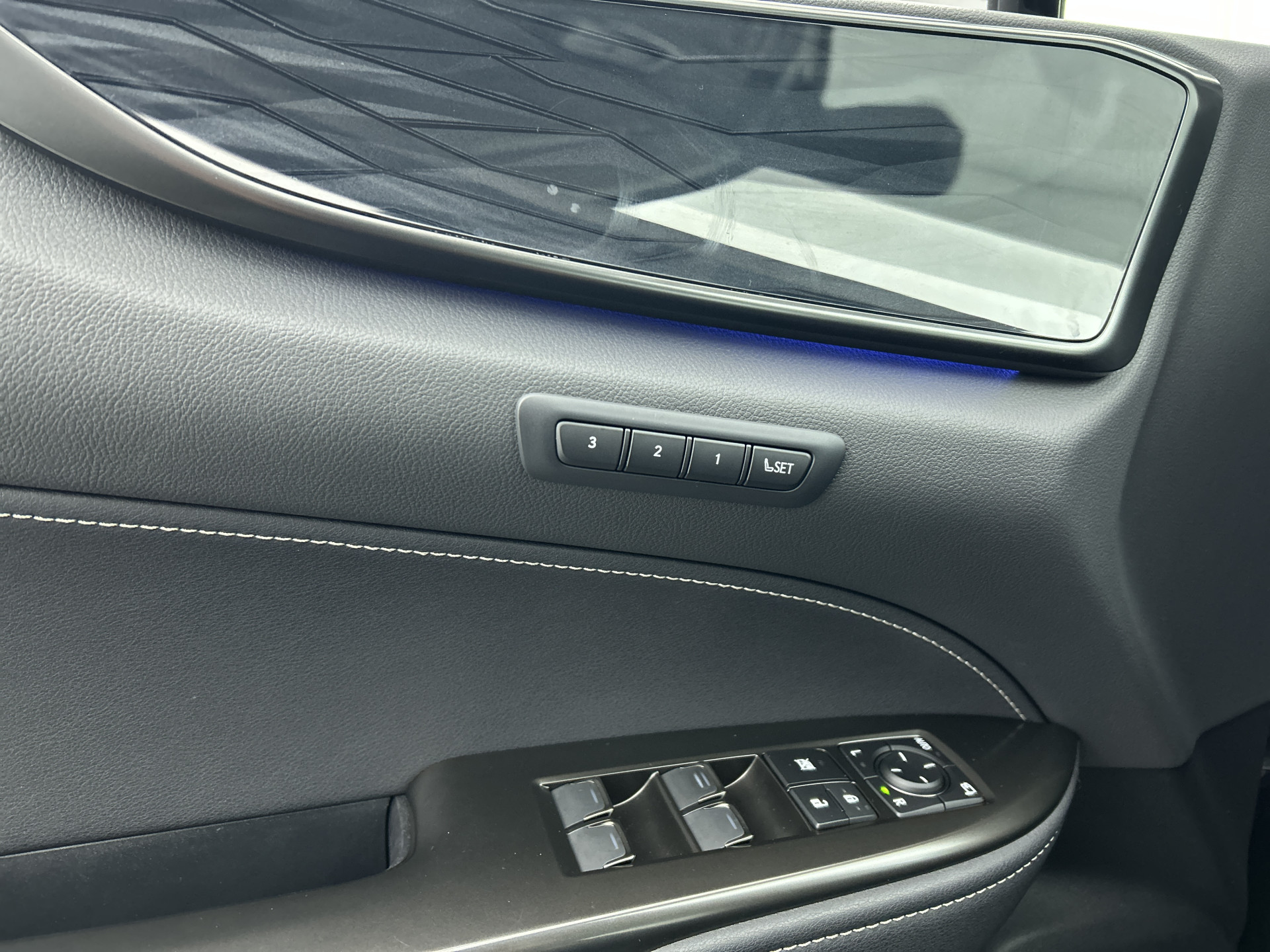 Foto van Lexus Lexus Nx450h+