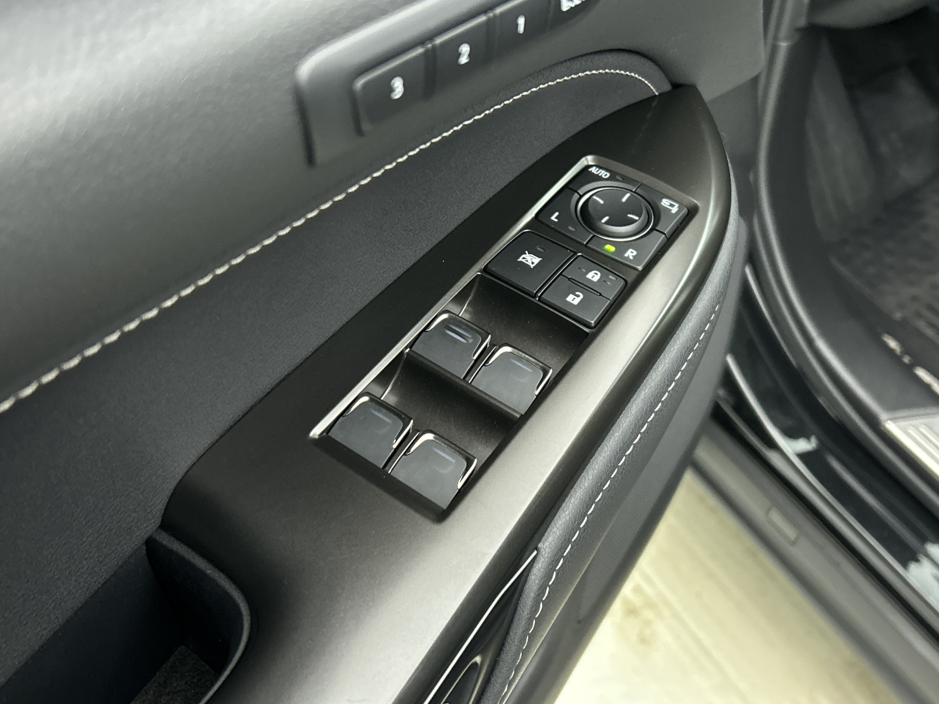 Foto van Lexus Lexus Nx450h+