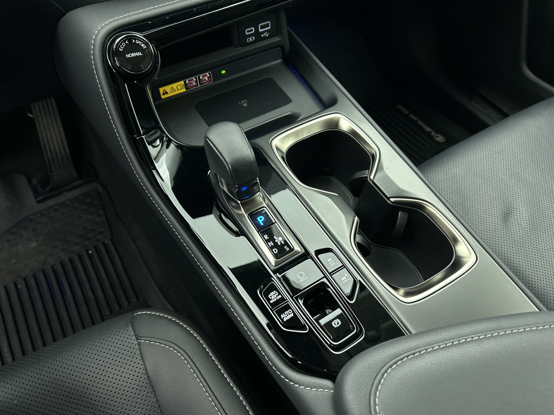 Foto van Lexus Lexus Nx450h+