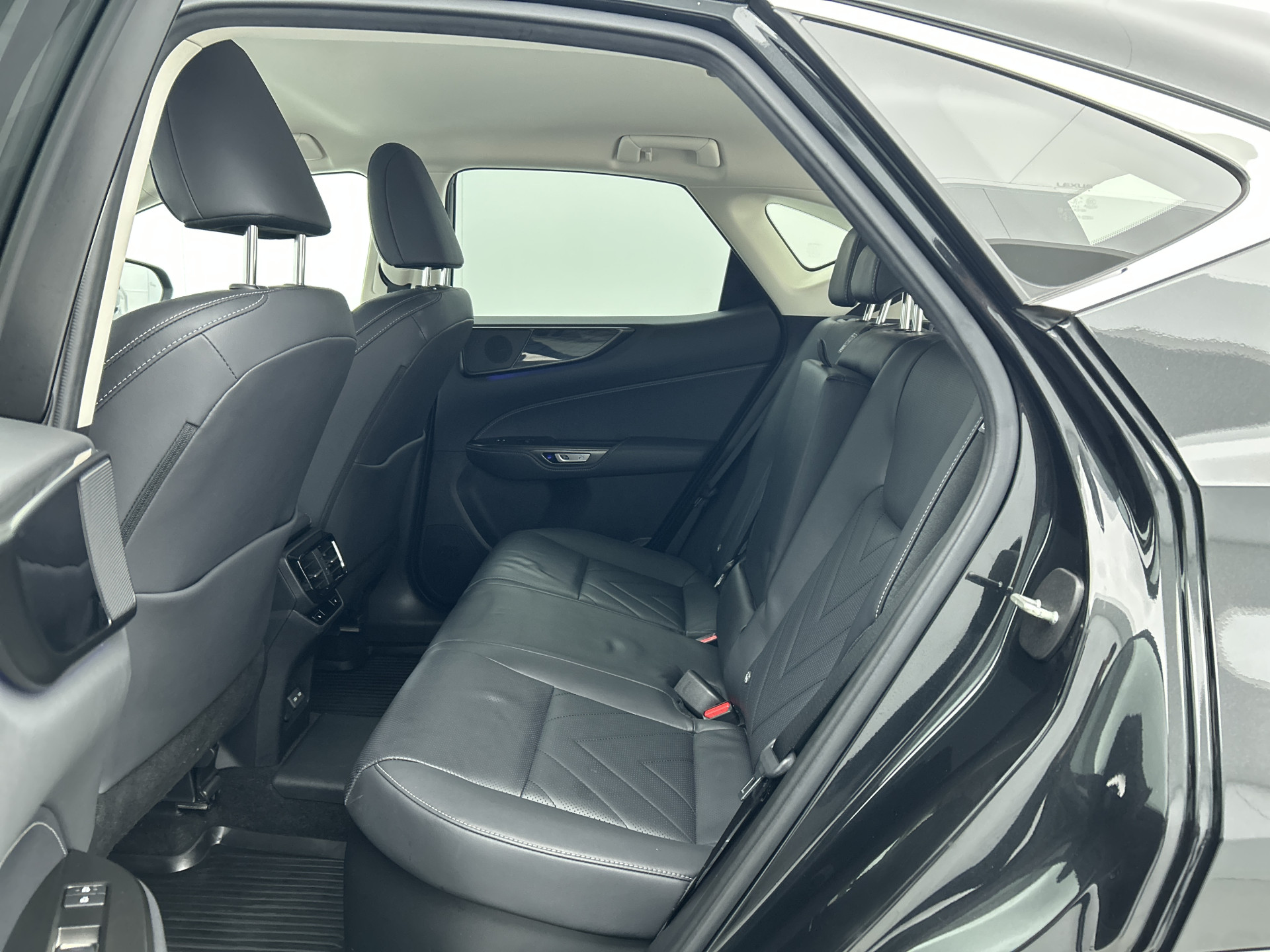 Foto van Lexus Lexus Nx450h+